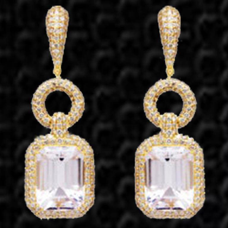 Modern Kunzite and Diamond Earrings in 18 Karat Yellow Gold For Sale