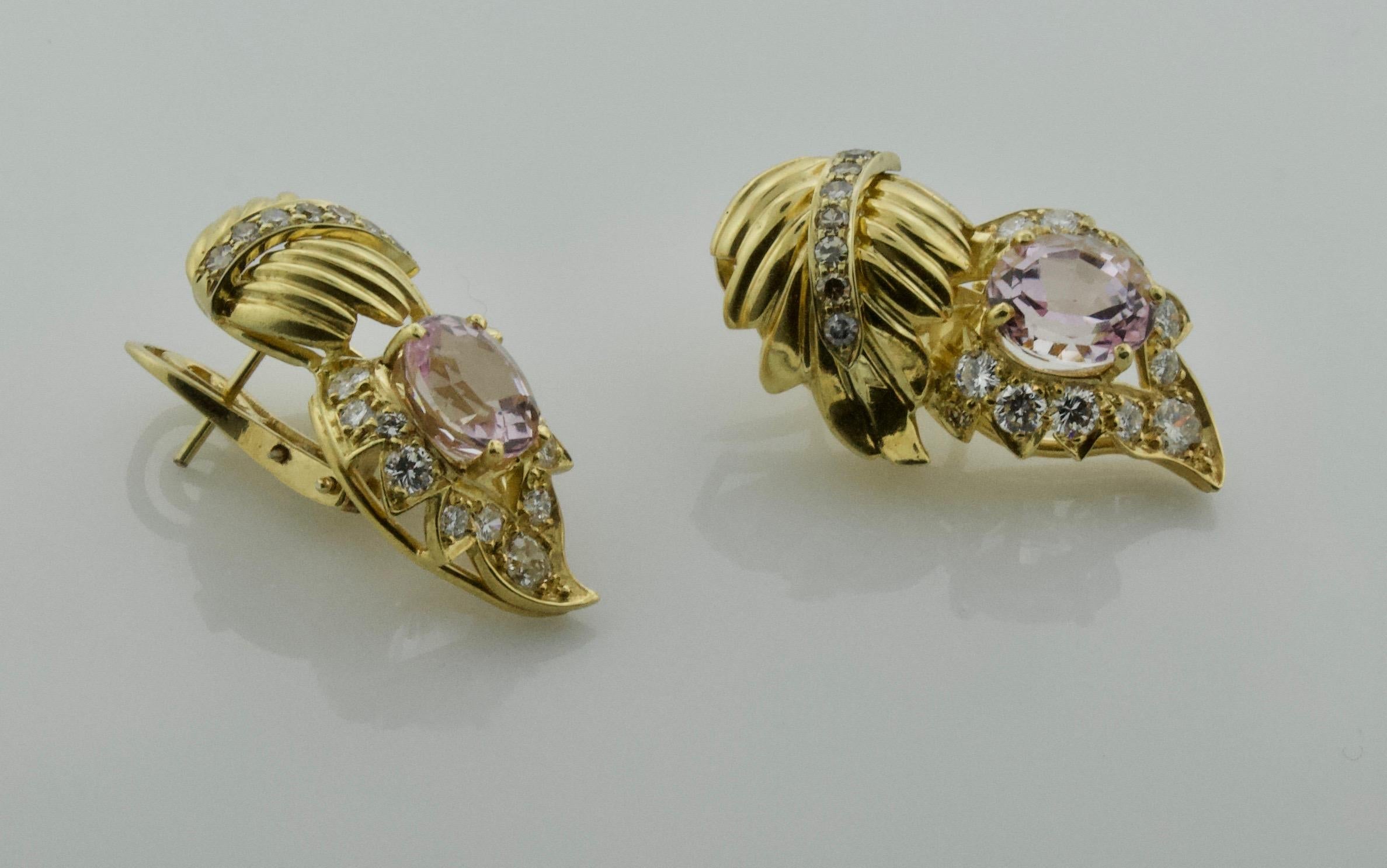 Oval Cut Kunzite and Diamond Leaf Design Earrings in 18 Karat, circa 1960s For Sale