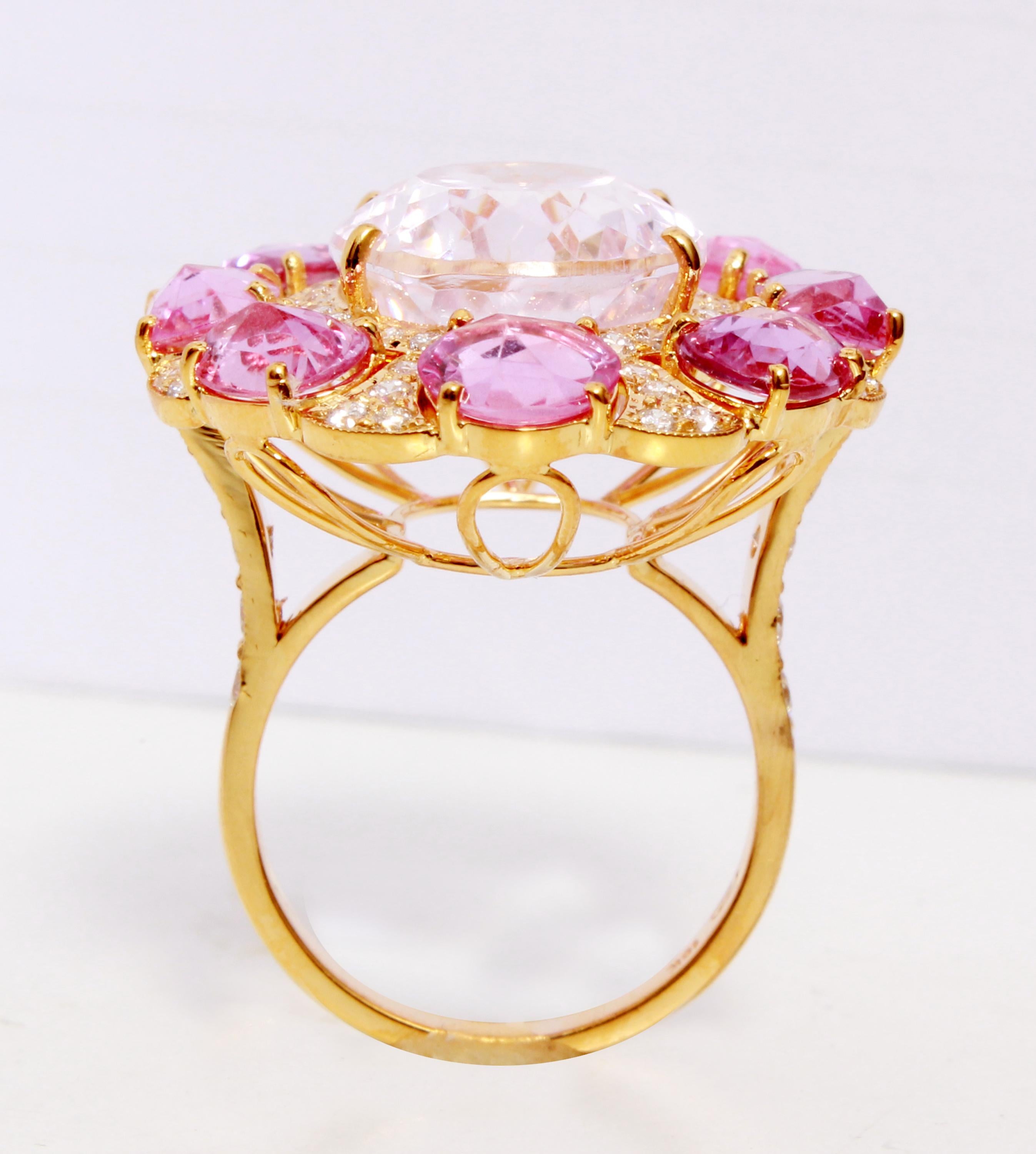 Modern Kunzite and Pink Sapphire Ring in 18 Karat Yellow Gold For Sale