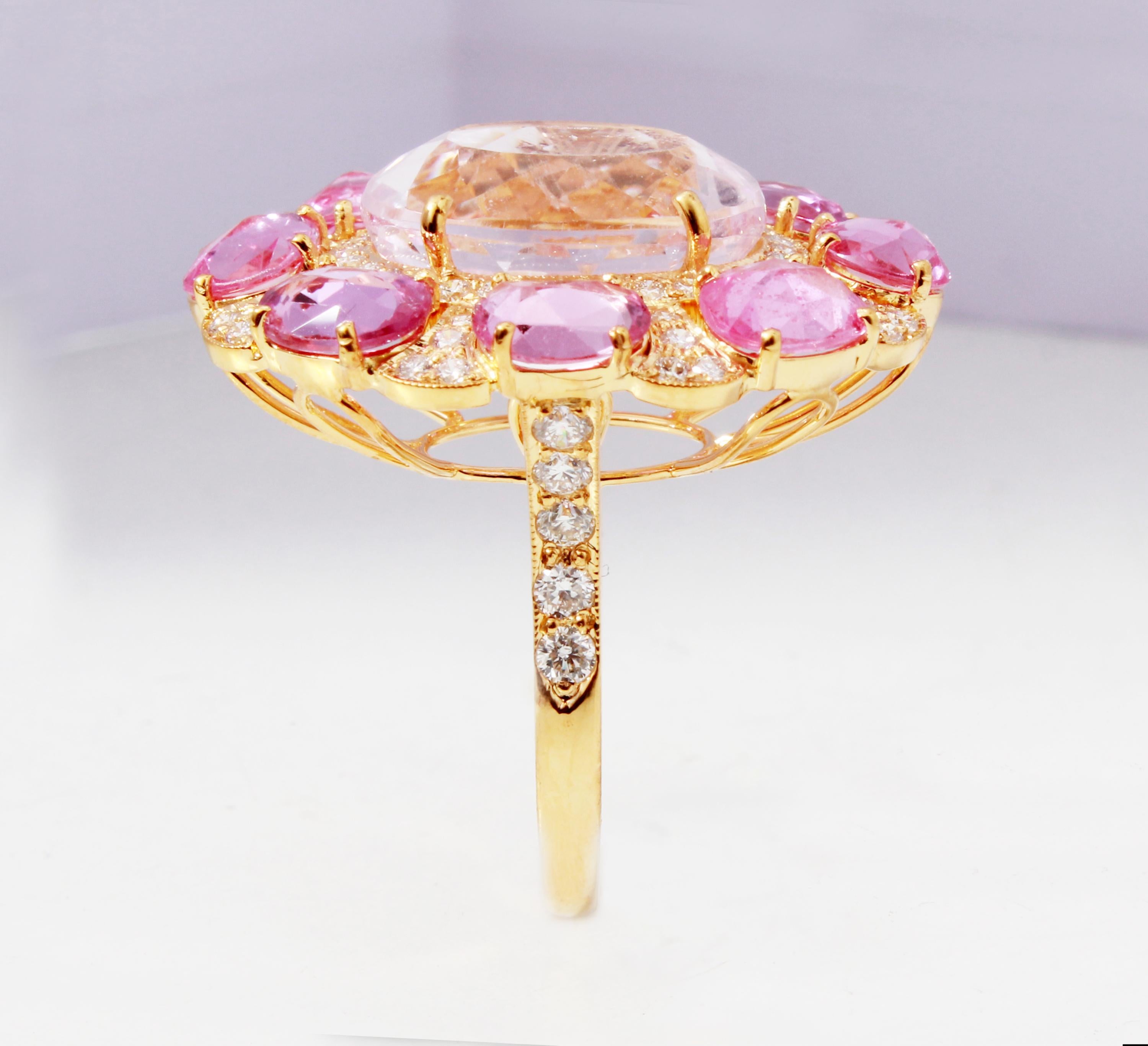 Oval Cut Kunzite and Pink Sapphire Ring in 18 Karat Yellow Gold For Sale