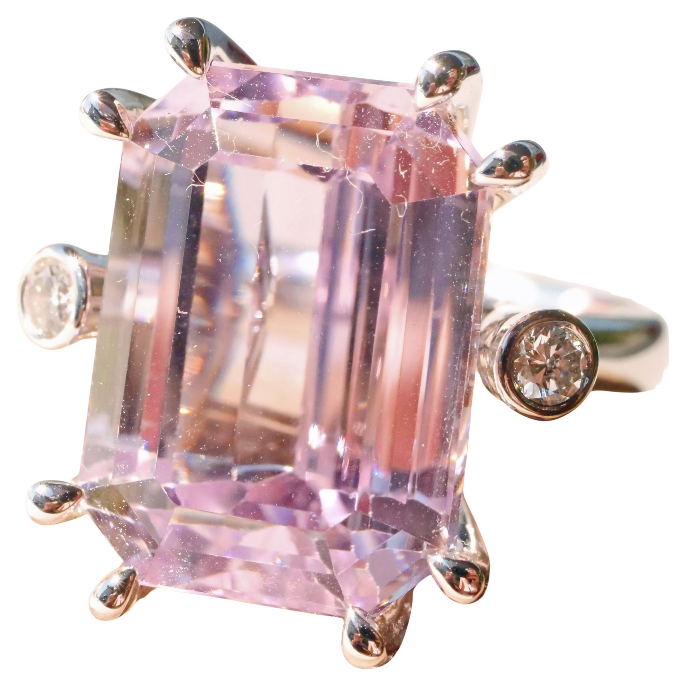 large color gemstones from 15 carat always need an exciting setting to not look old-fashioned, here we have a high quality kunzite AAA+, brilliance and color distribution very good, approx. 18. 64 ct, lilac color (pink with blue color part),