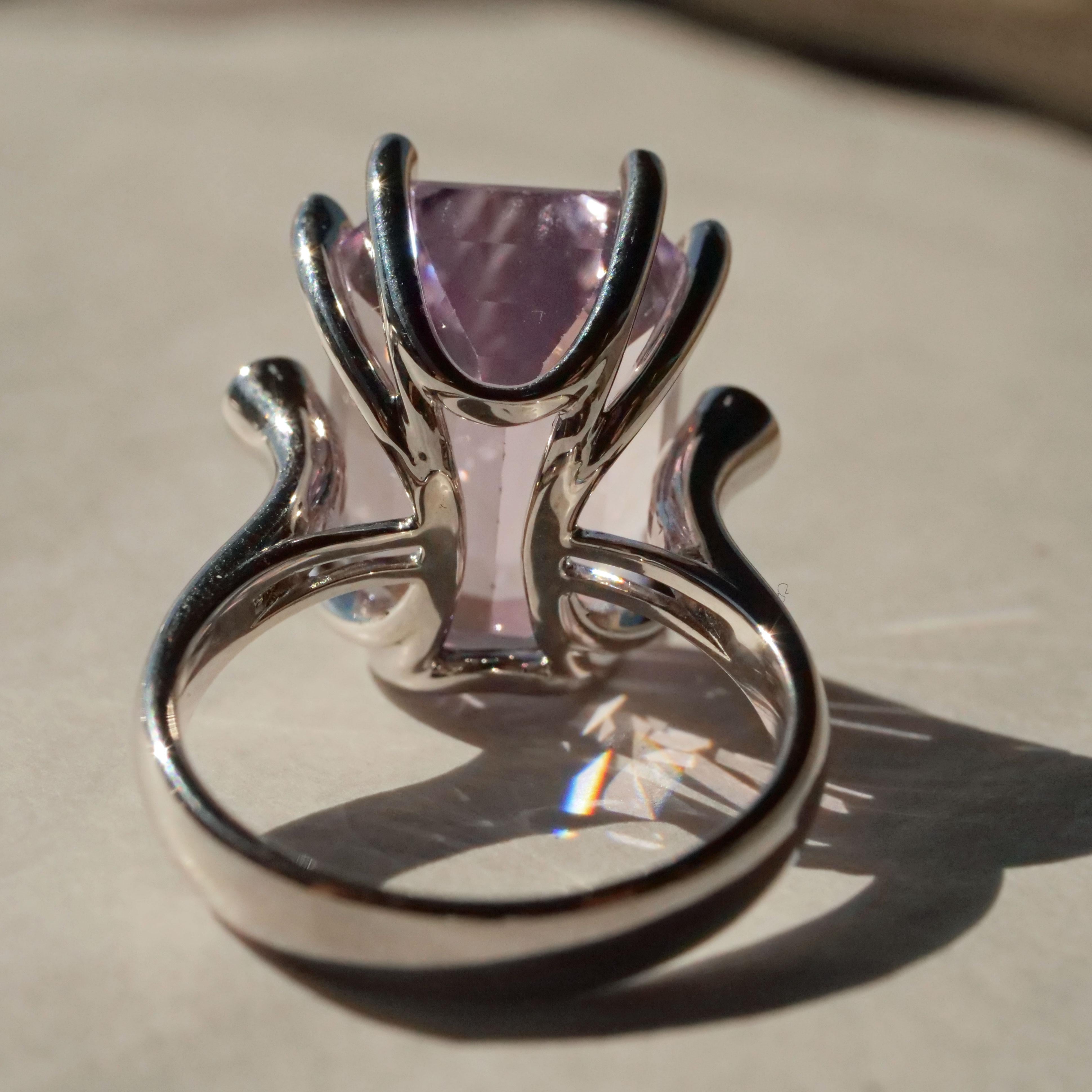 Kunzite Brilliant Ring 18.64 ct 0.13 ct TW VS High Quality with amazing Color For Sale 2