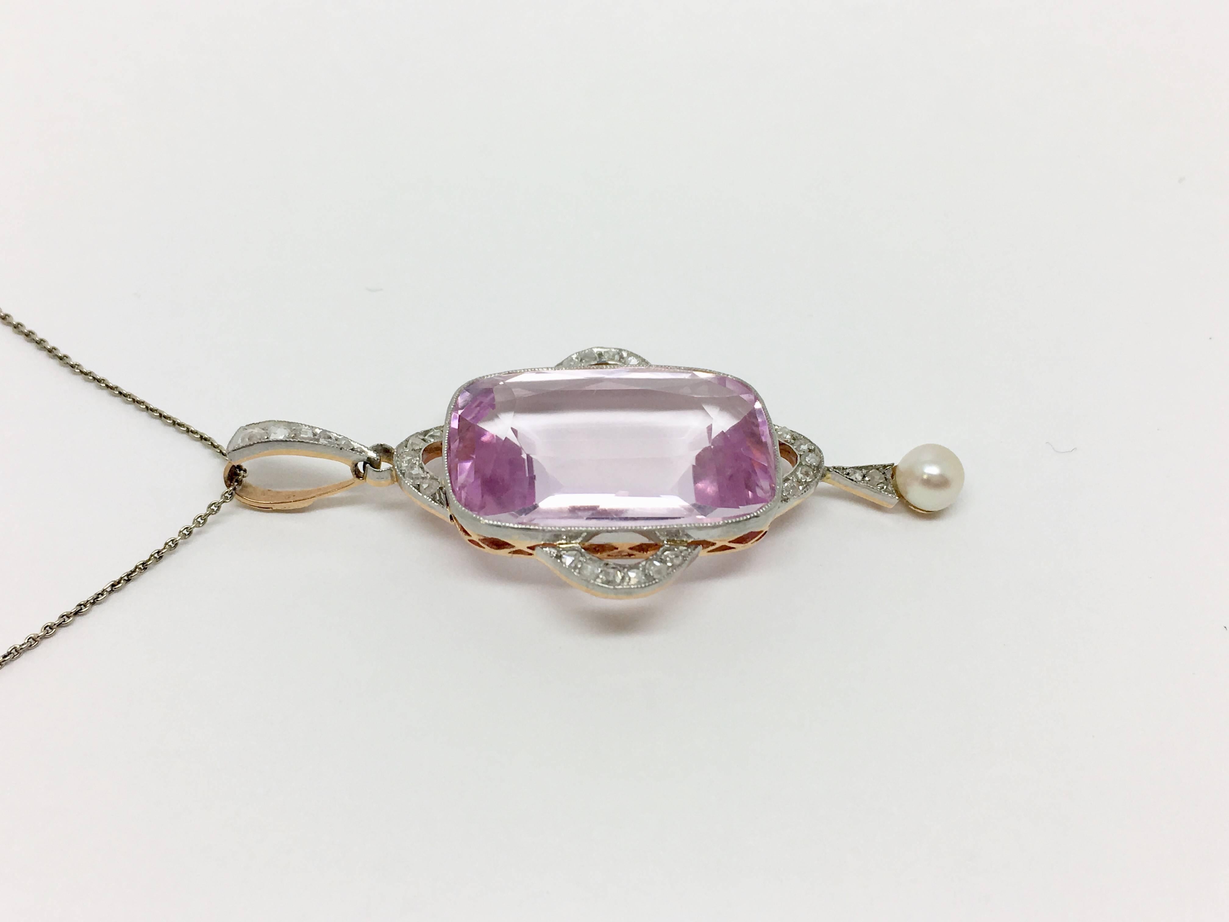 Soft pink rectangular pendant 18 kt and platinum accented with diamonds For Sale 1