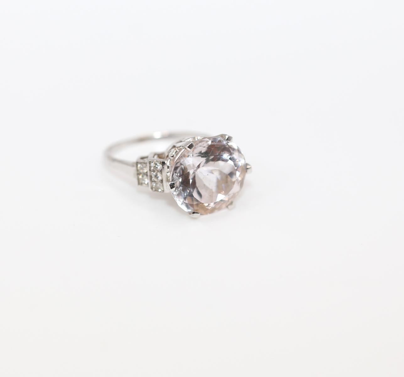 Round Cut Kunzite Diamonds White 18K Gold Ring, 1970 For Sale