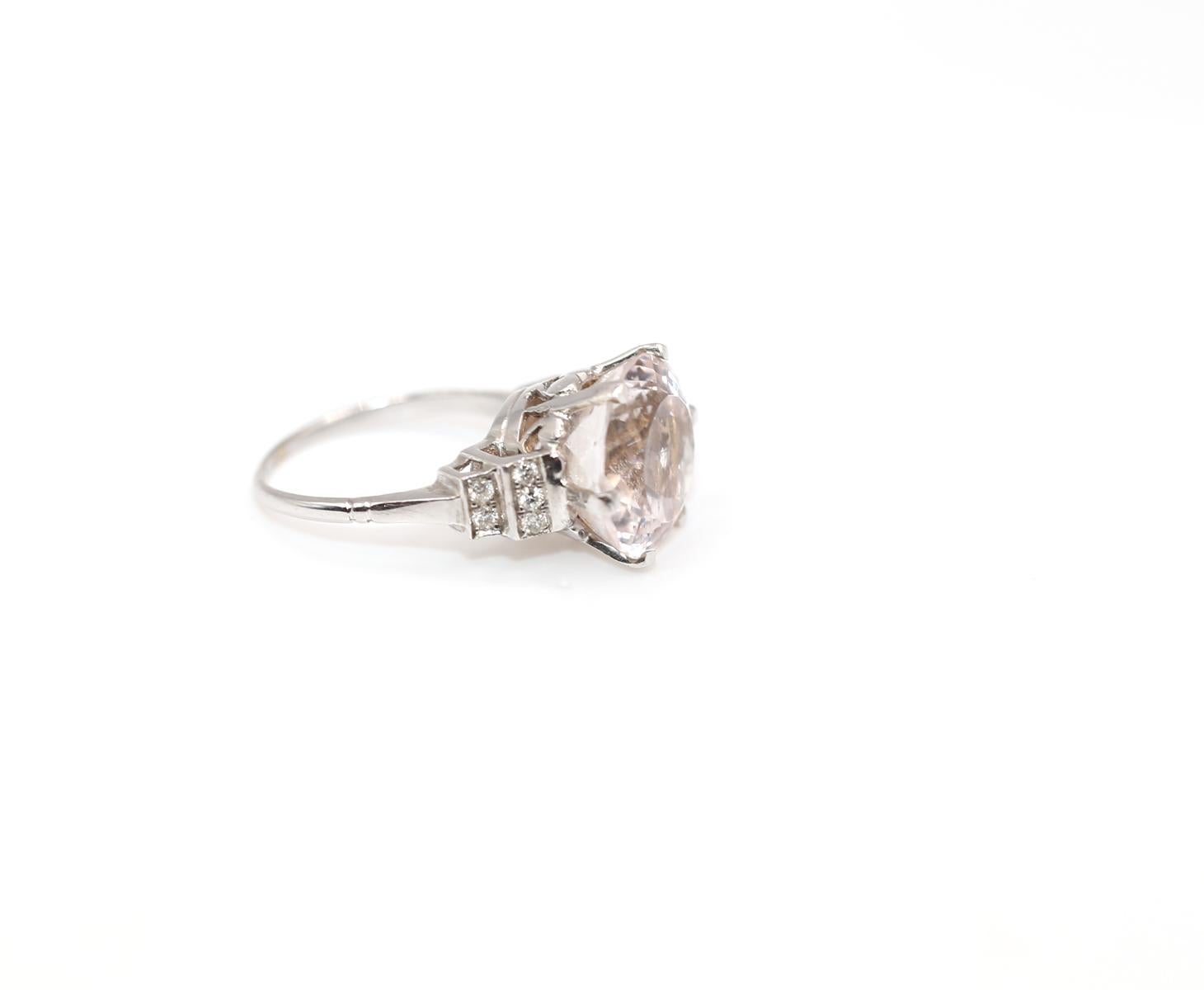 Kunzite Diamonds White 18K Gold Ring, 1970 In Good Condition For Sale In Herzelia, Tel Aviv