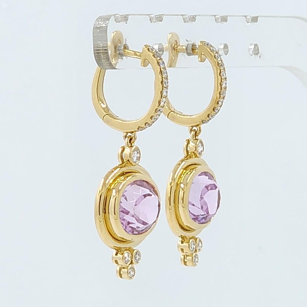 Kunzite Drop Earrings in 18 Karat Yellow Gold In New Condition In Hong Kong, HK
