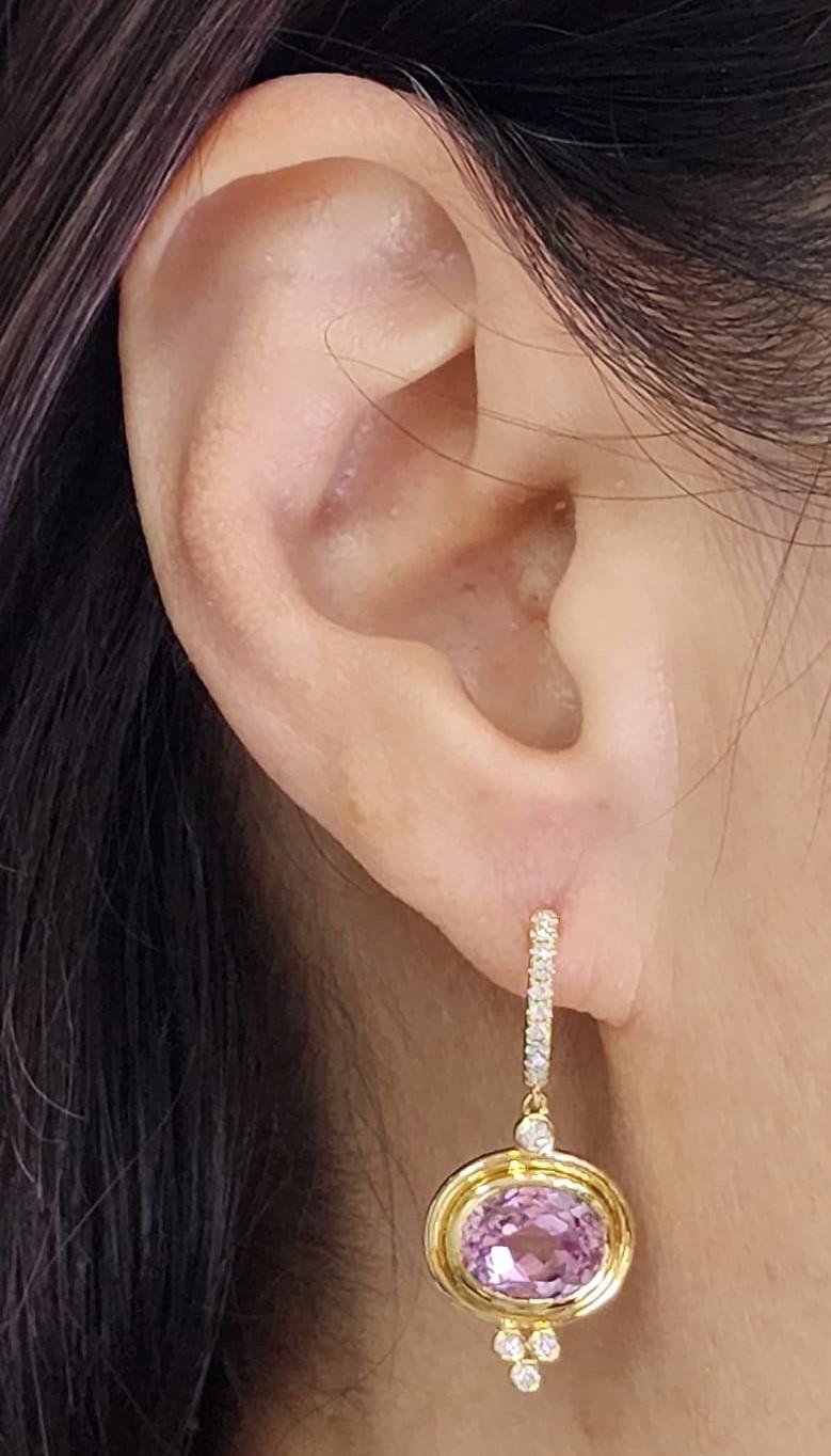 Kunzite Drop Earrings in 18 Karat Yellow Gold For Sale 1