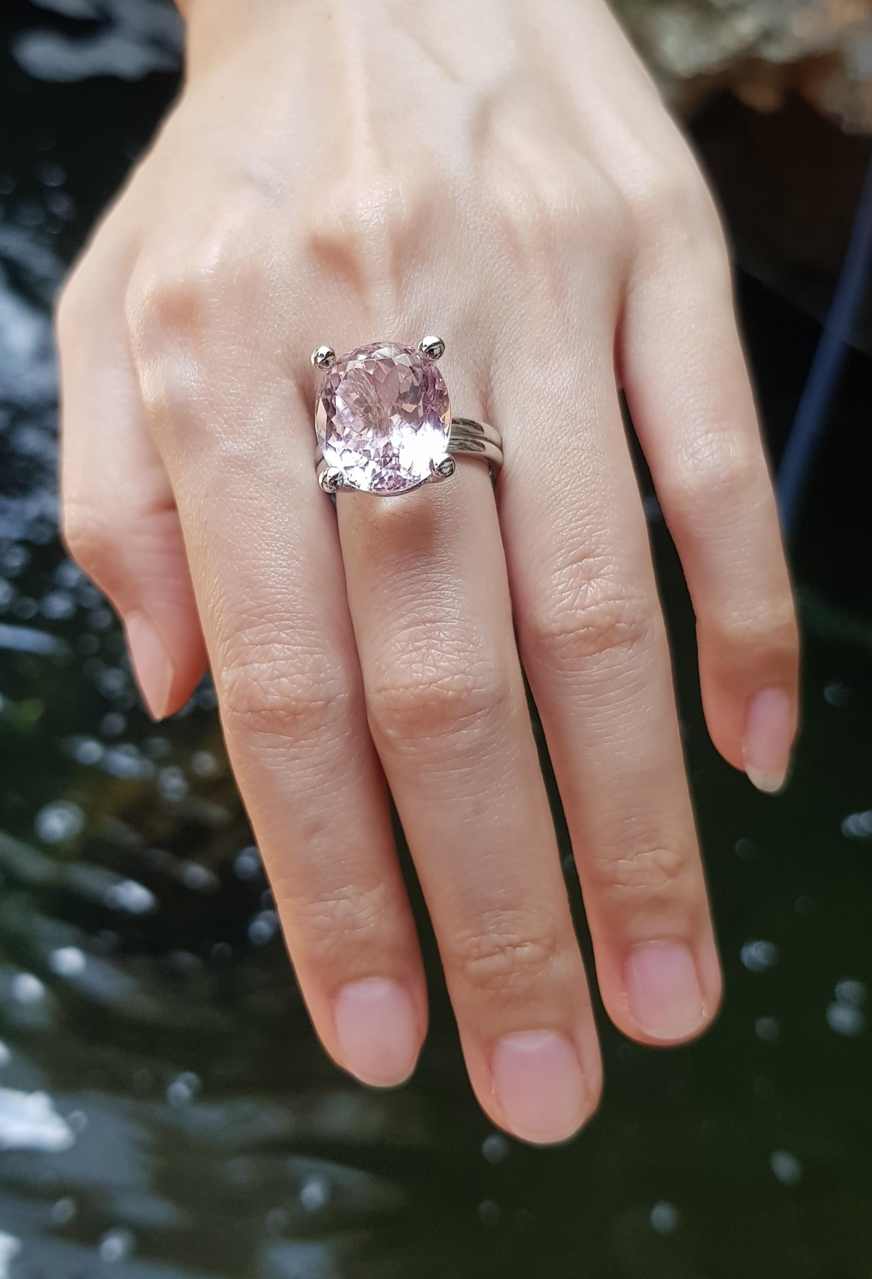 Contemporary Kunzite Ring Set in 18 Karat White Gold Settings For Sale