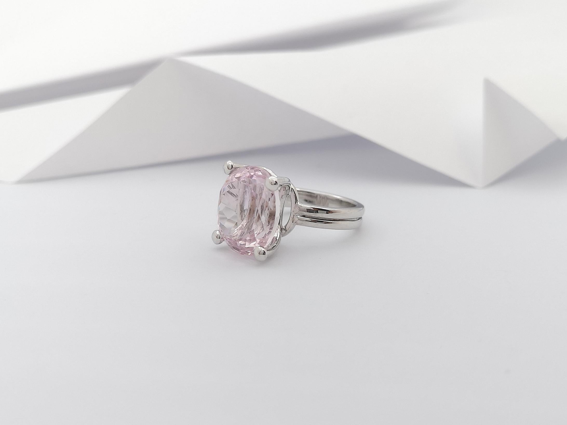 Kunzite Ring Set in 18 Karat White Gold Settings In New Condition For Sale In Bangkok, TH