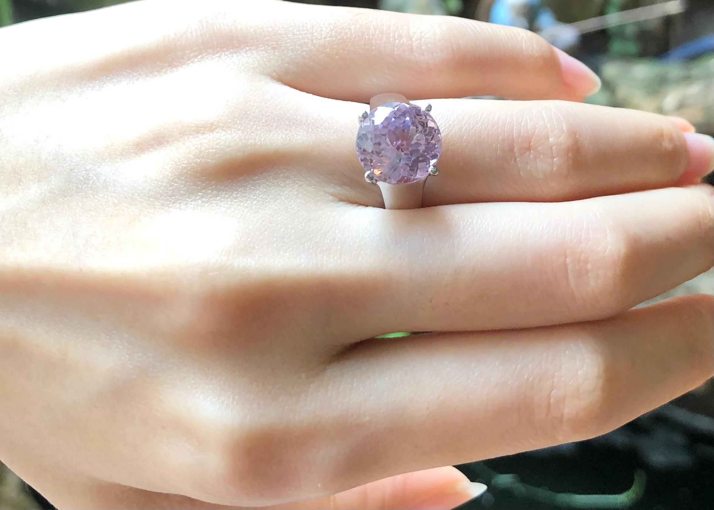 Contemporain Bague en kunzite sertie dans des réglages en platine 900 en vente