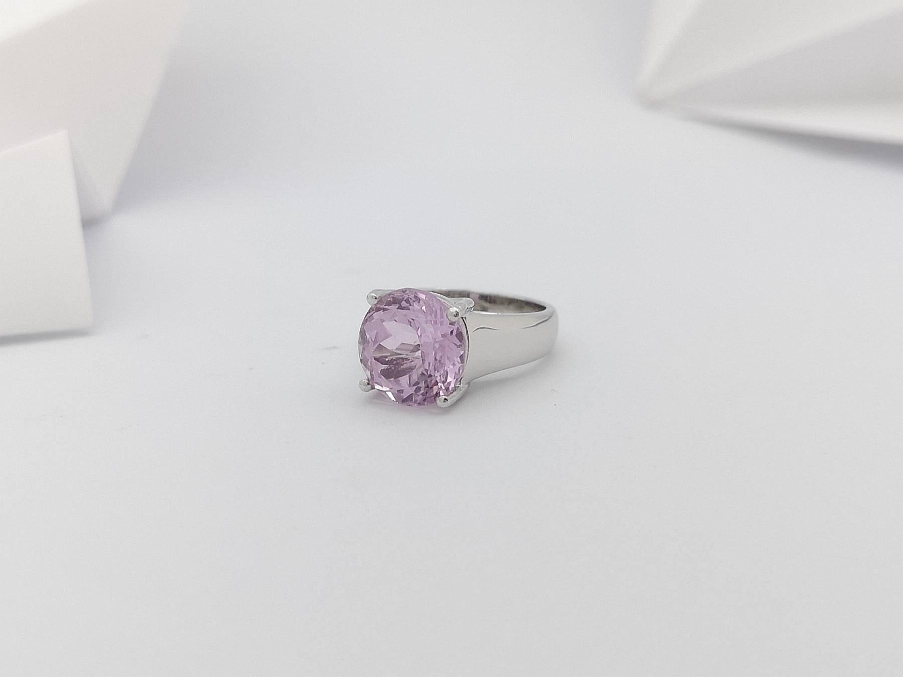 Kunzite Ring Set in Platinum 900 Settings In New Condition For Sale In Bangkok, TH