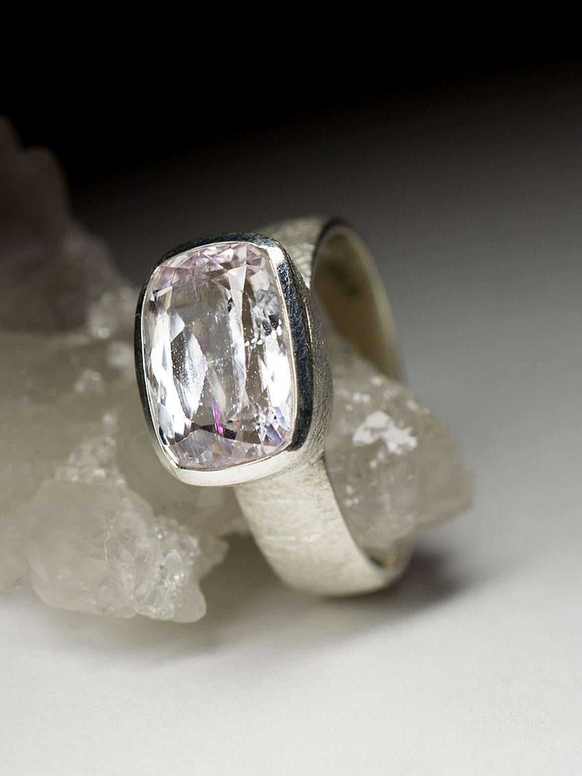Unisex sterling silver ring with natural Kunzite
kunzite origin - Pakistan
ring weight - 5.5 grams
ring size - 8 US
kunzite measurements - 0.28 х 0.31 х 0.43 in / 7 х 8 х 11 mm
