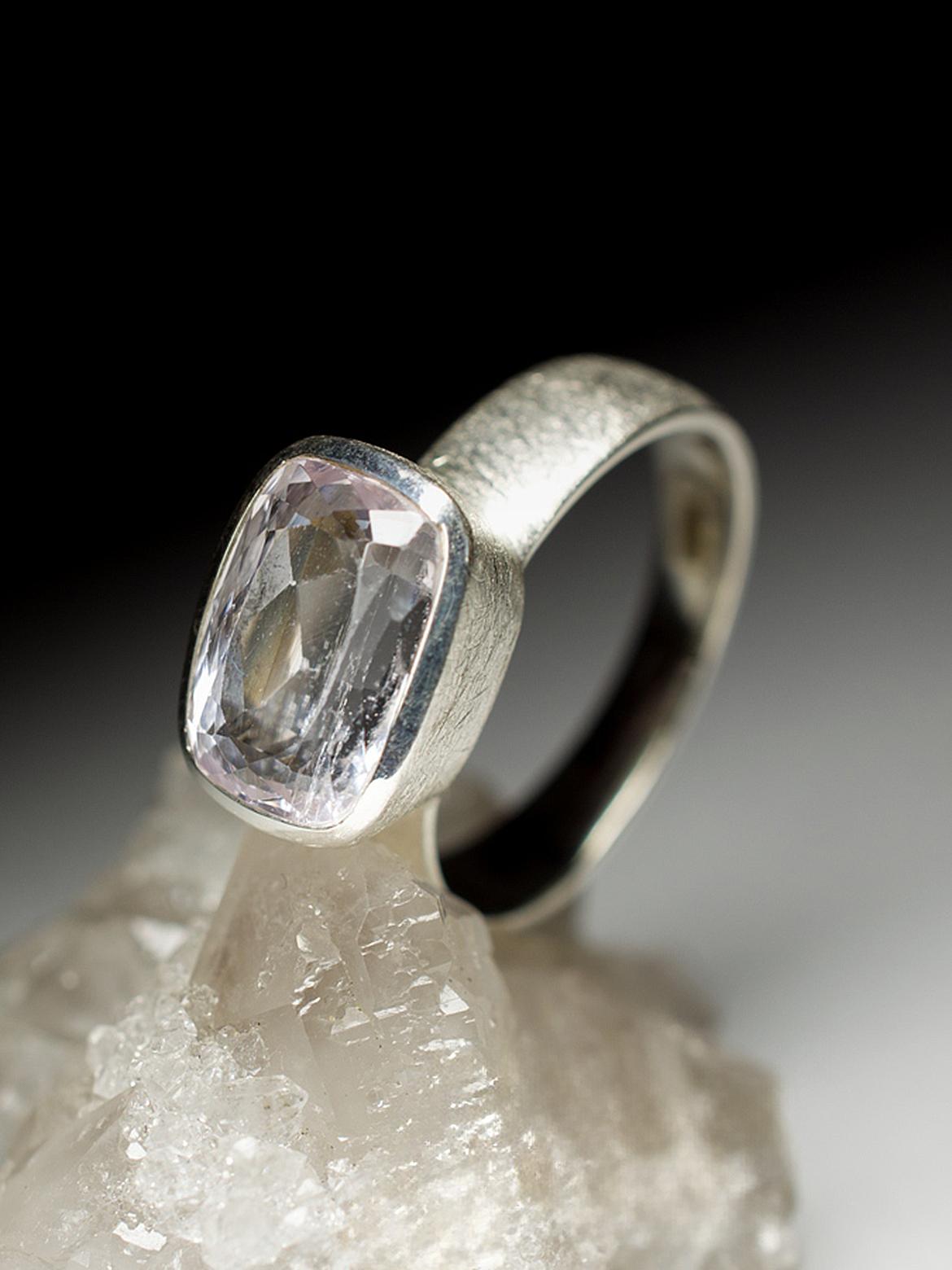 Kunzite Ring Silver Natural Pink Gemstone   In New Condition For Sale In Berlin, DE
