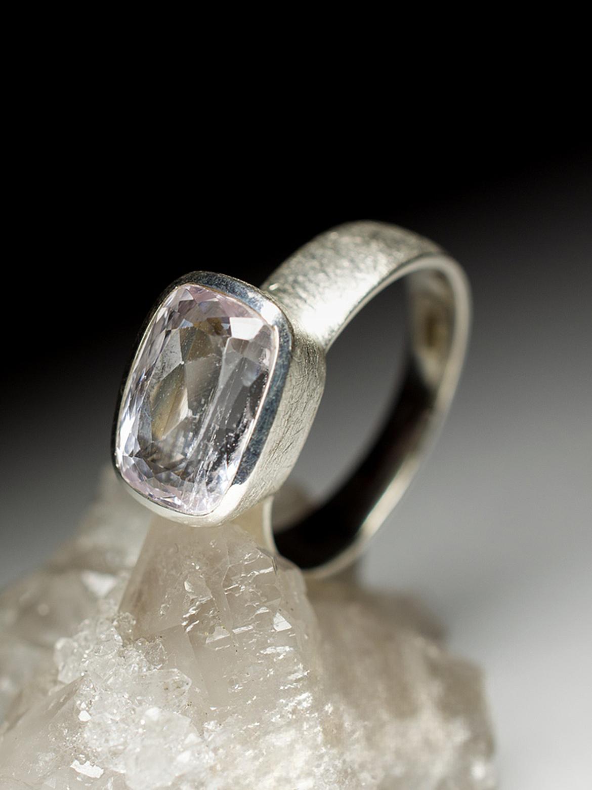 Kunzite Ring Silver Natural Pink Gemstone gift vintage ring 8 size In New Condition For Sale In Berlin, DE