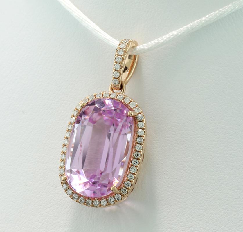 Contemporary Kunzite Stunning lilac colour 24.11 Carat Diamonds Pendant 18 Karat Rose Gold For Sale