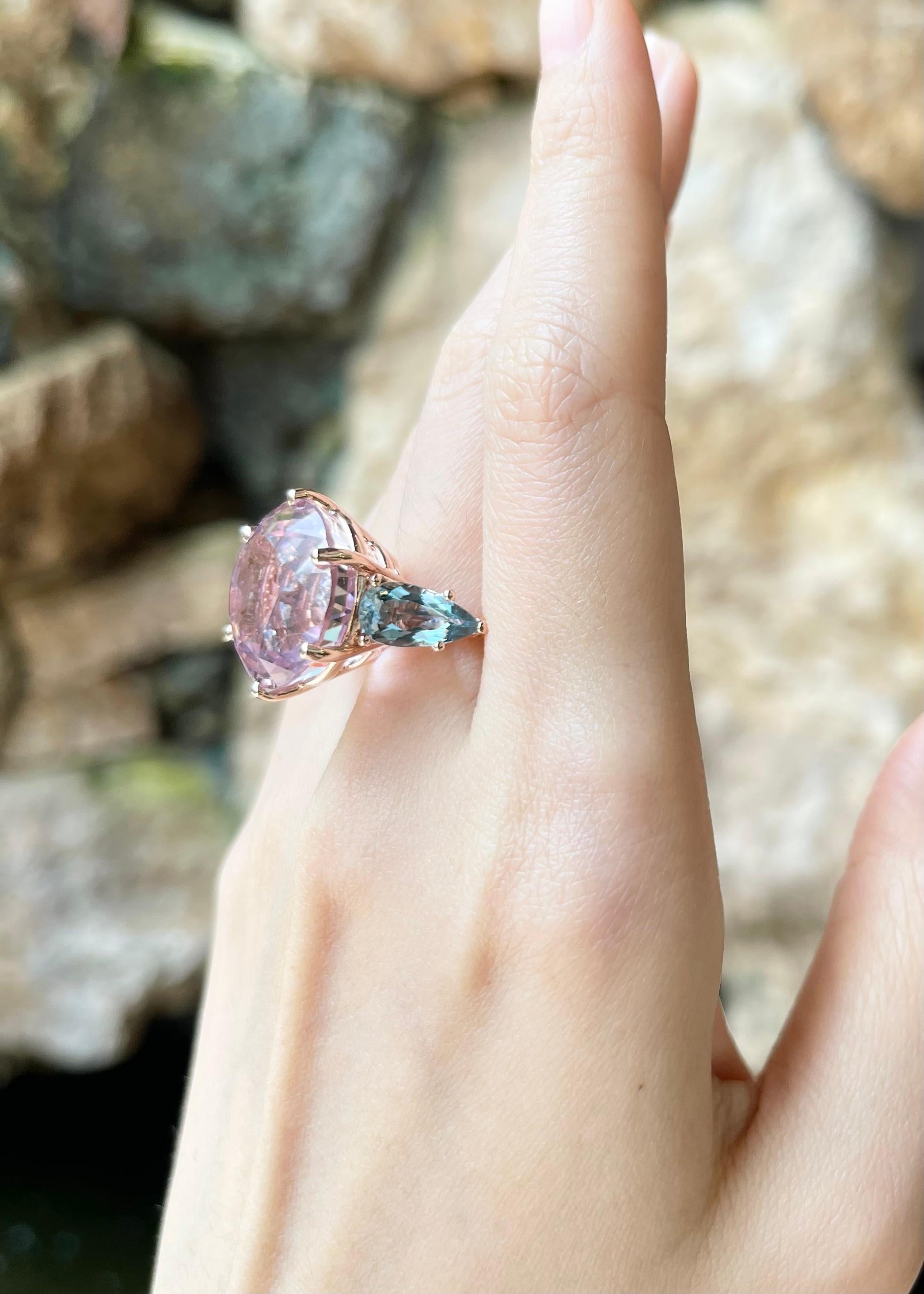 Bague en kunzite et aigue-marine sertie en or rose 14 carats Neuf - En vente à Bangkok, TH