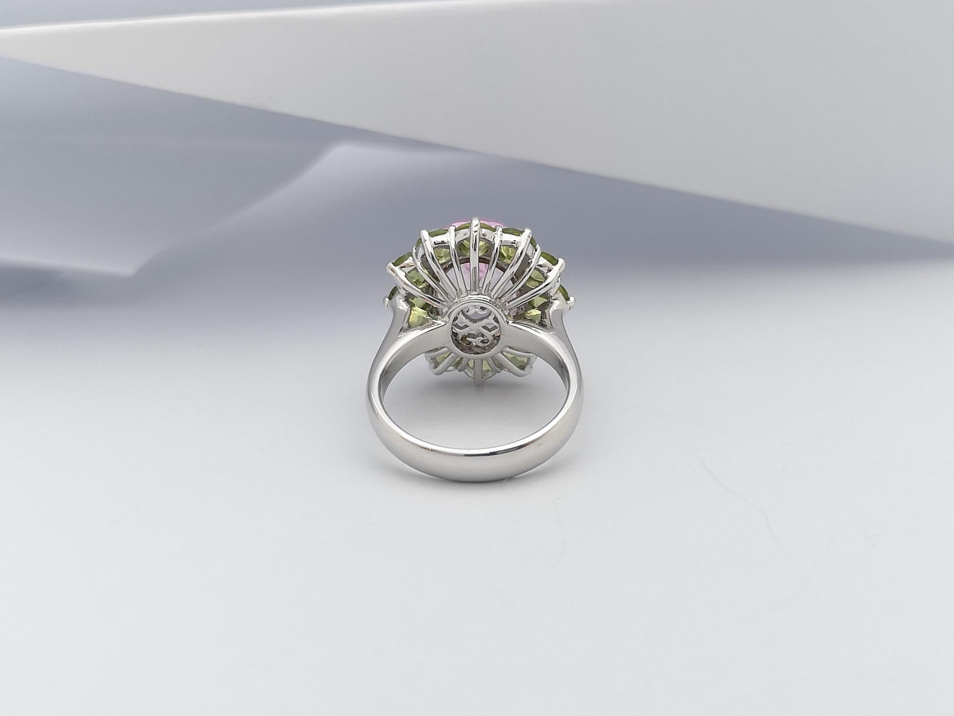 Kunzite with Peridot Ring Set in 18 Karat White Gold Settings For Sale 4