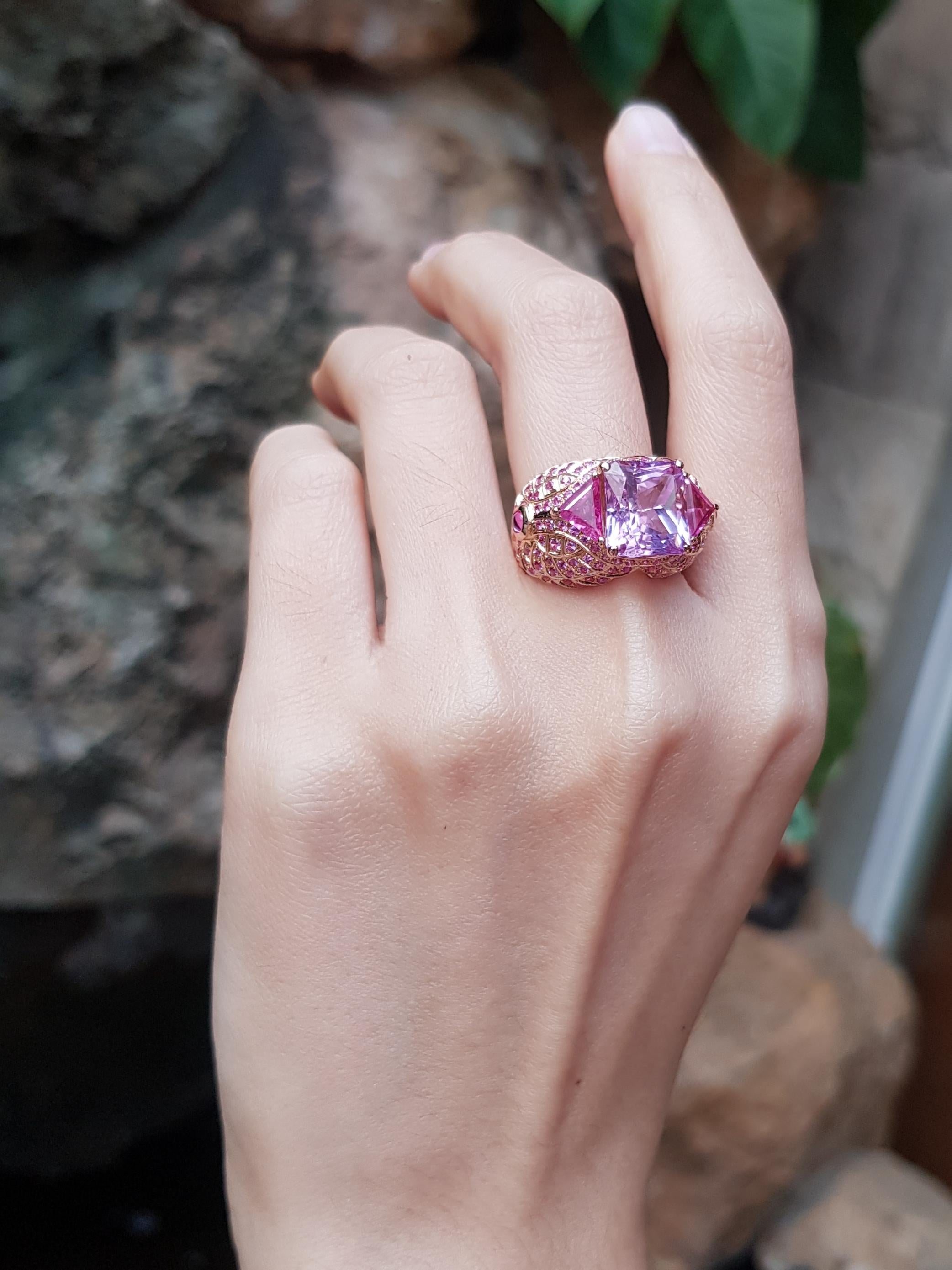 Kunzite 11.77 carats with Pink Sapphire 2.90 carats Ring set 18 Karat Rose Gold Settings

Width:  2.4 cm 
Length: 1.4 cm
Ring Size: 53
Total Weight: 10.04 grams

