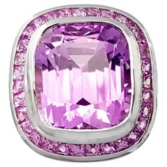 Anello con Kunzite e zaffiro rosa incastonato in oro bianco 18 carati