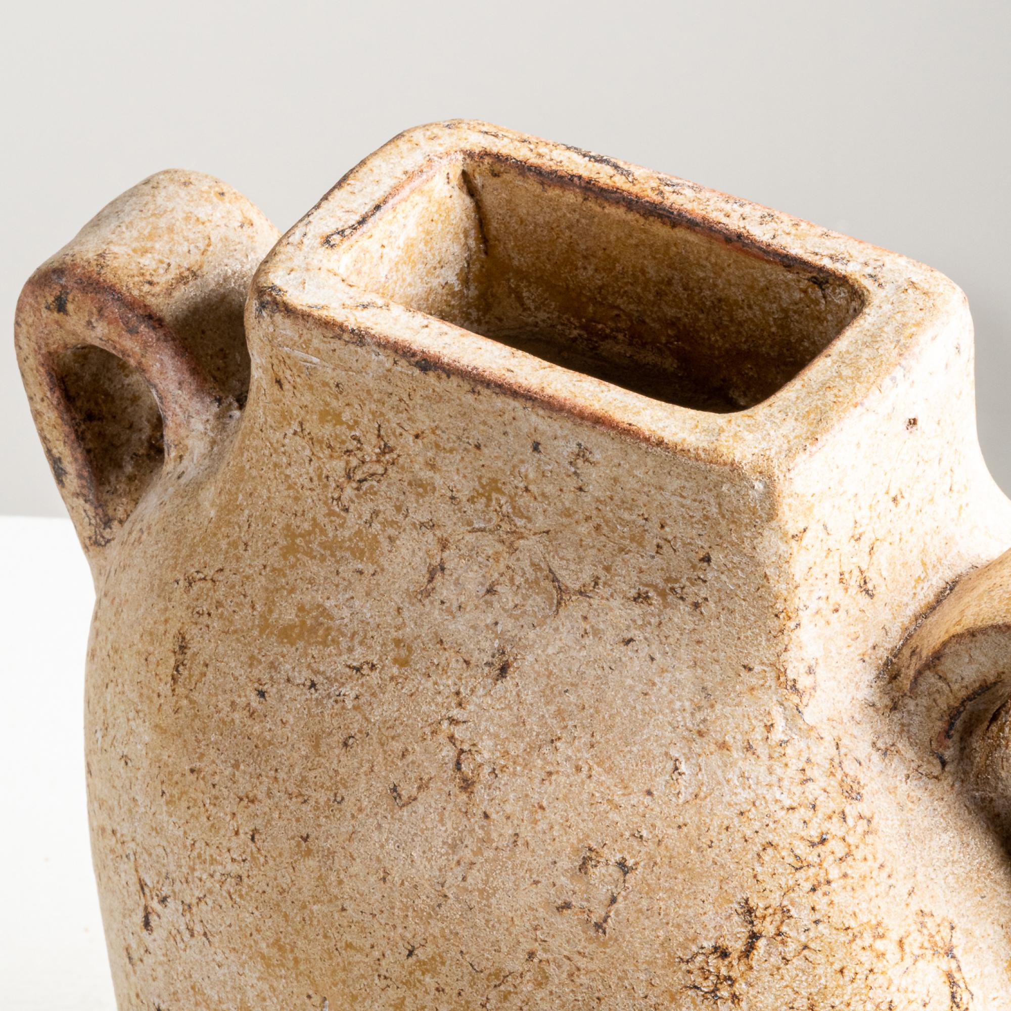 XXI secolo e contemporaneo Vaso Kuping, forma organica in terracotta strutturata fatta a mano in Nature in vendita