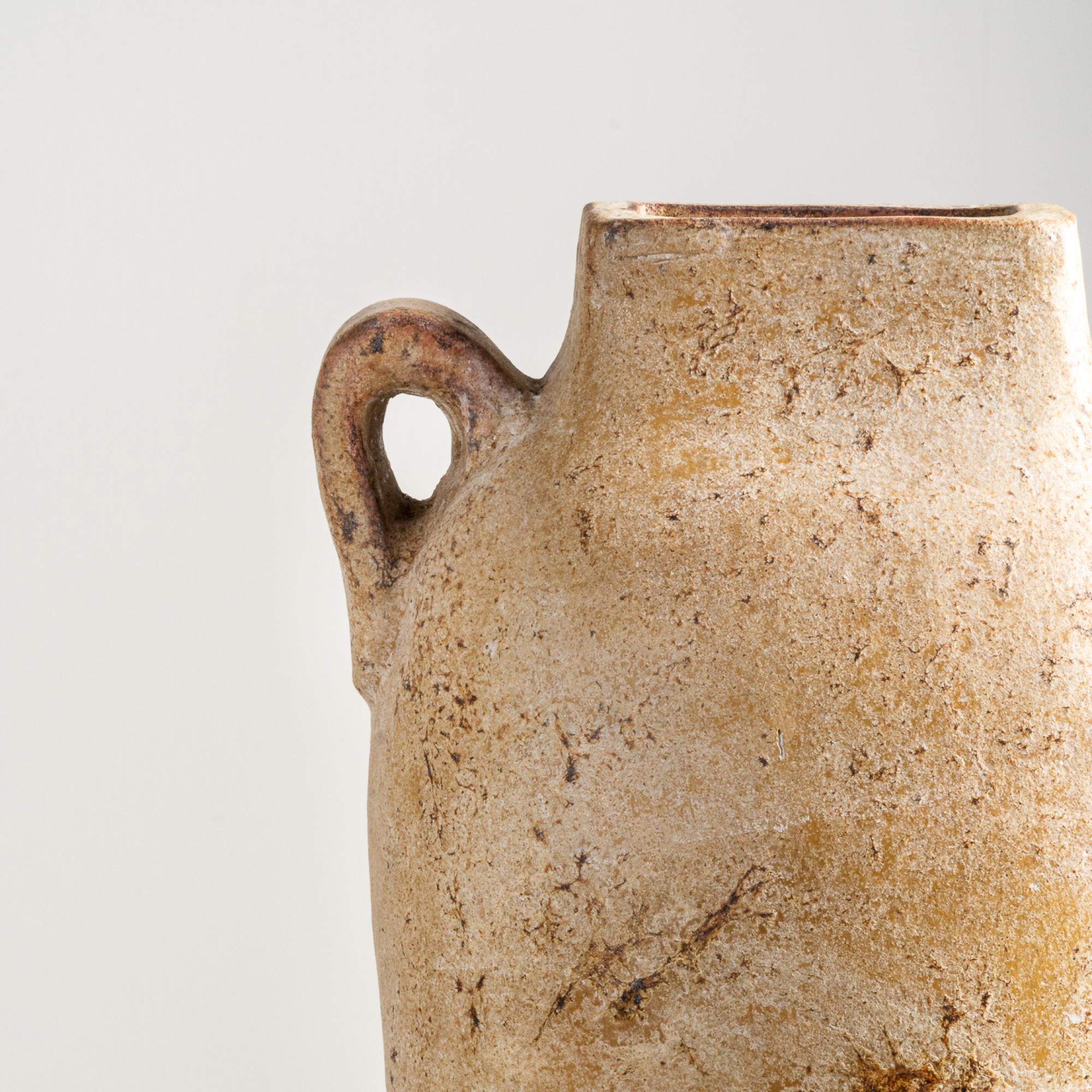 Terracotta Vaso Kuping, forma organica in terracotta strutturata fatta a mano in Nature in vendita