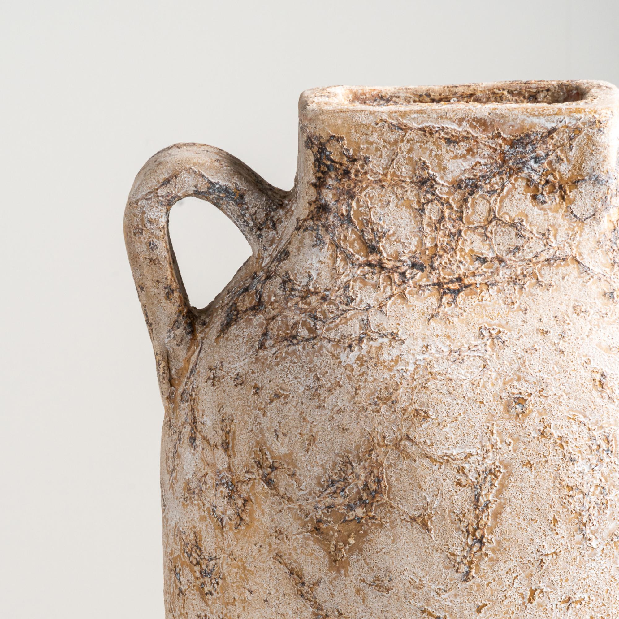 Vaso Kuping, forma organica in terracotta strutturata fatta a mano in sabbia In condizioni Nuovo in vendita a New York, US