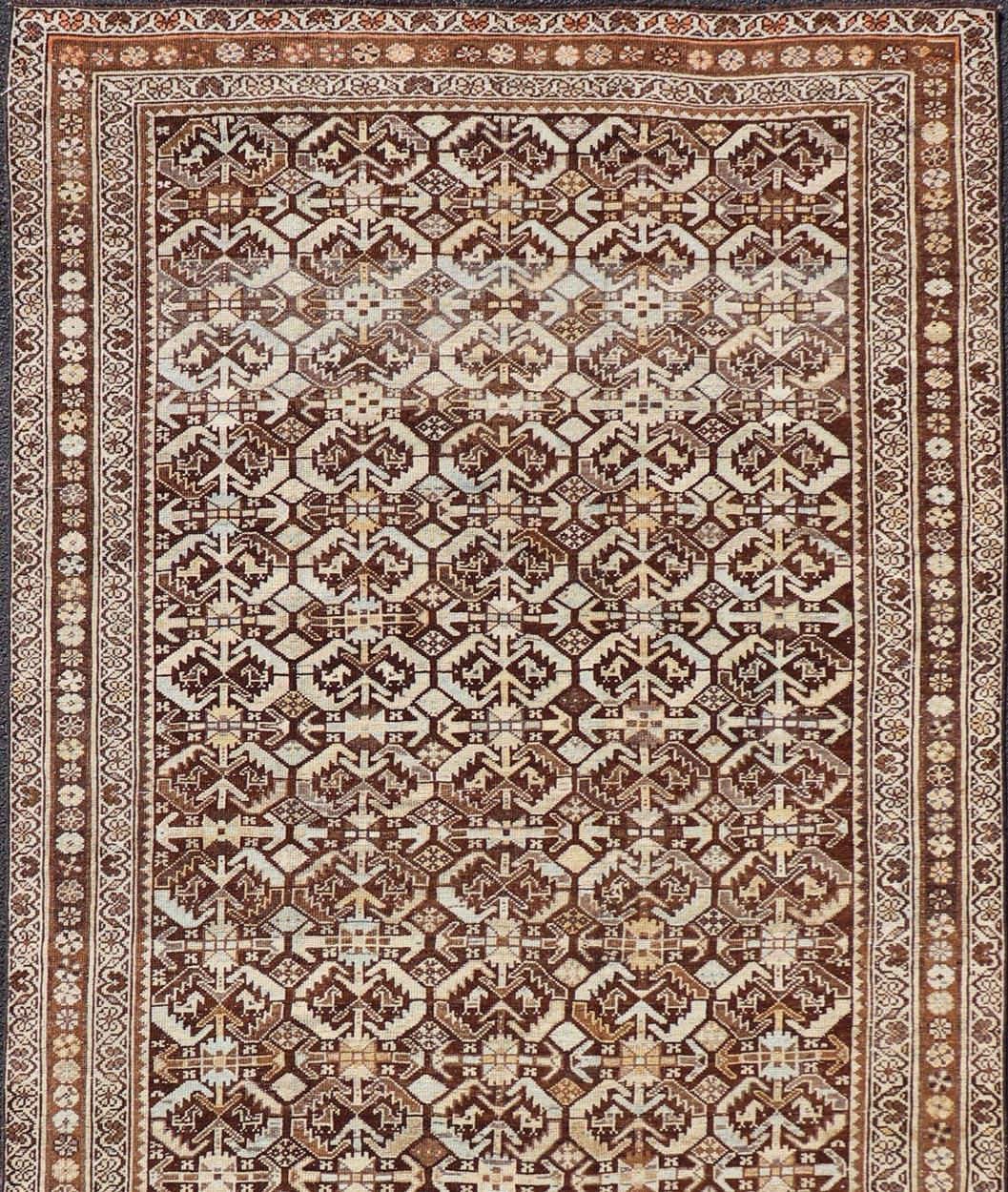 Tapis de couloir de galerie antique kurde avec motif tribal sur toute sa surface en brun et bleu en vente 3