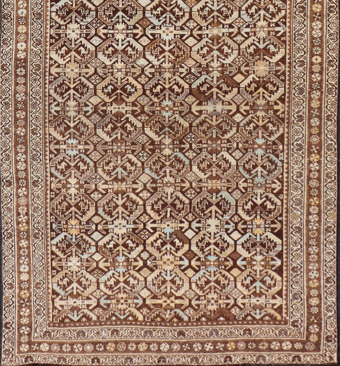 Tapis de couloir de galerie antique kurde avec motif tribal sur toute sa surface en brun et bleu en vente 5