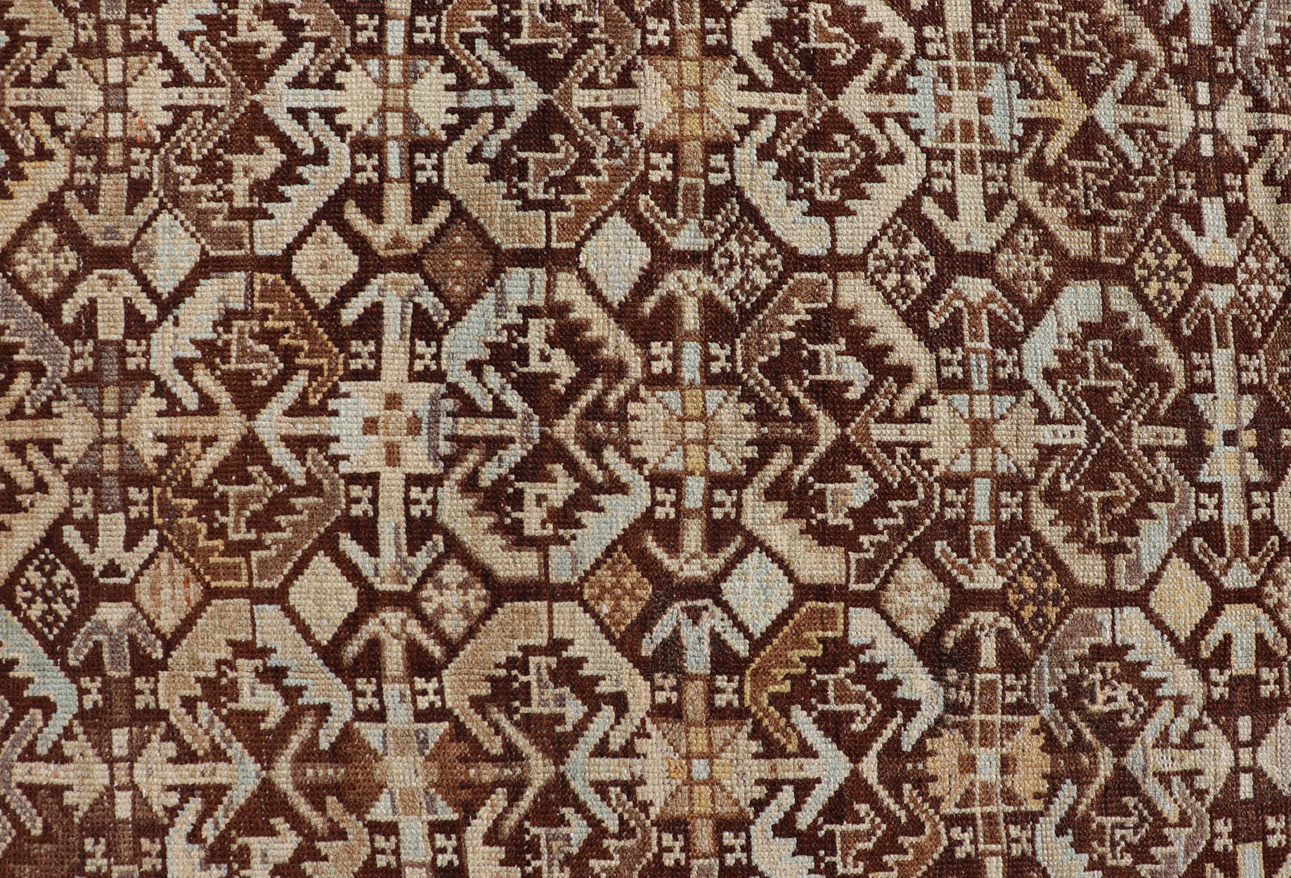 Laine Tapis de couloir de galerie antique kurde avec motif tribal sur toute sa surface en brun et bleu en vente