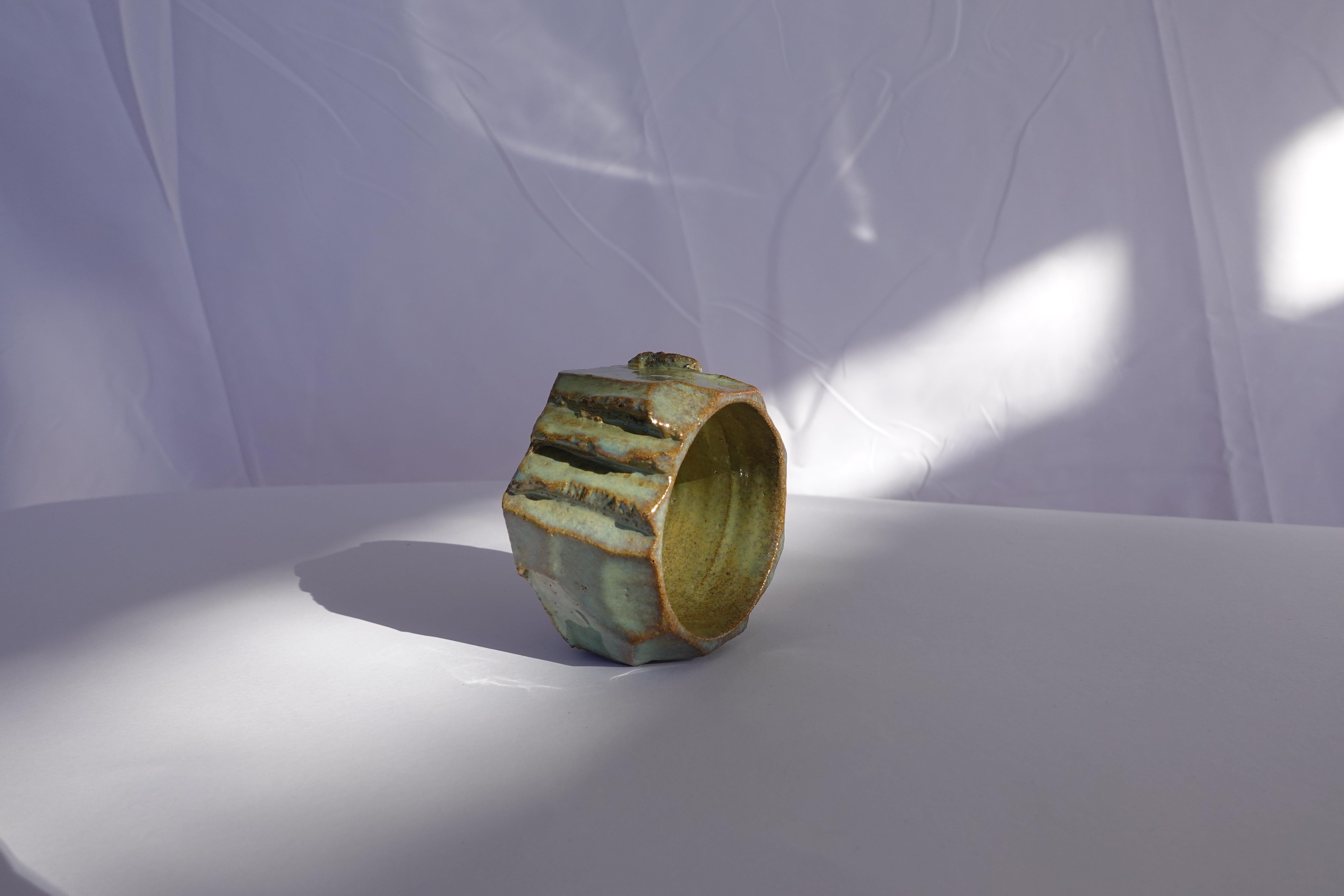 Céramique Tasse à expresso sculptée Kurinuki - Vase en grès Wabi-Sabi en vente