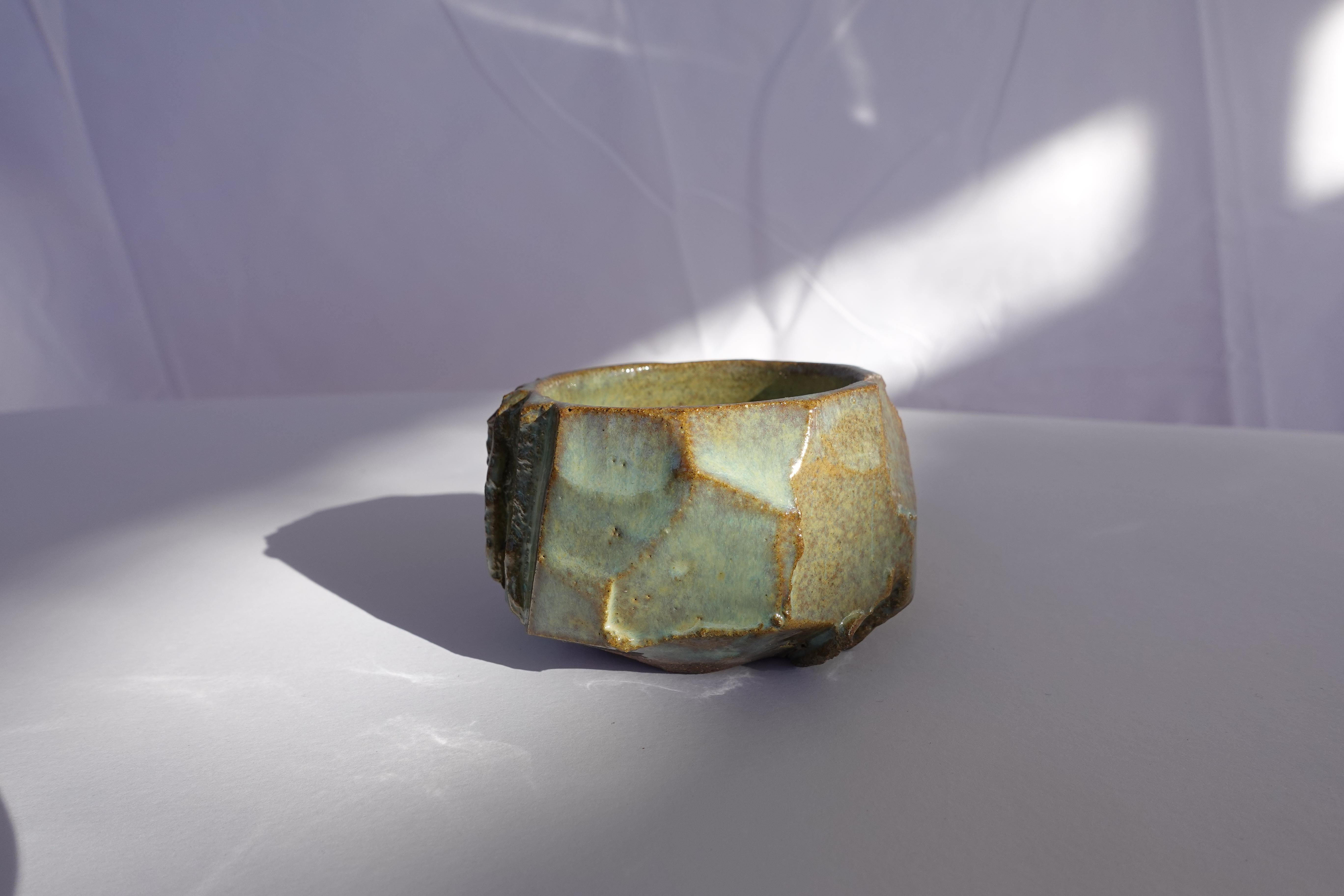 Tasse à expresso sculptée Kurinuki - Vase en grès Wabi-Sabi en vente 1