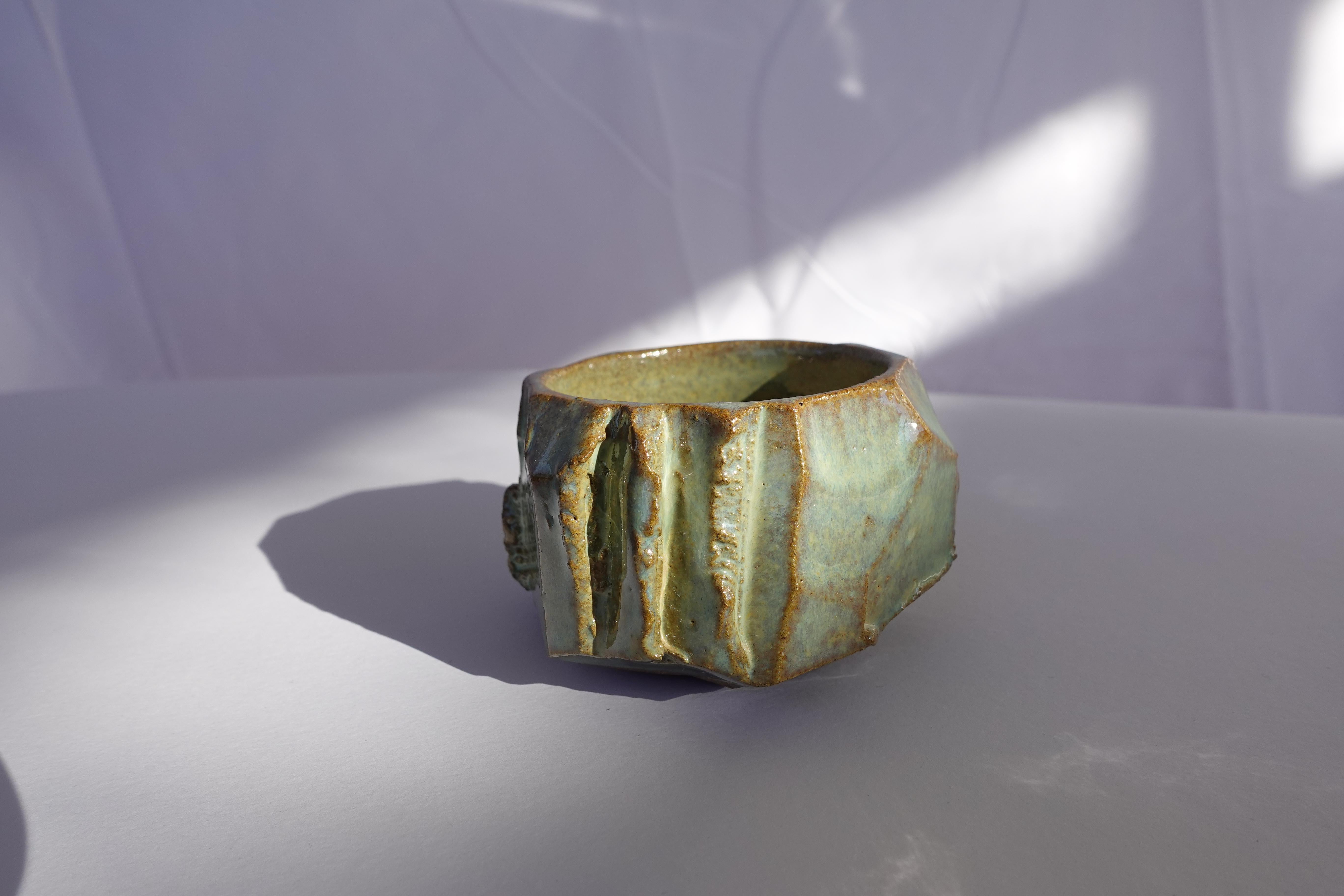 Tasse à expresso sculptée Kurinuki - Vase en grès Wabi-Sabi en vente 2