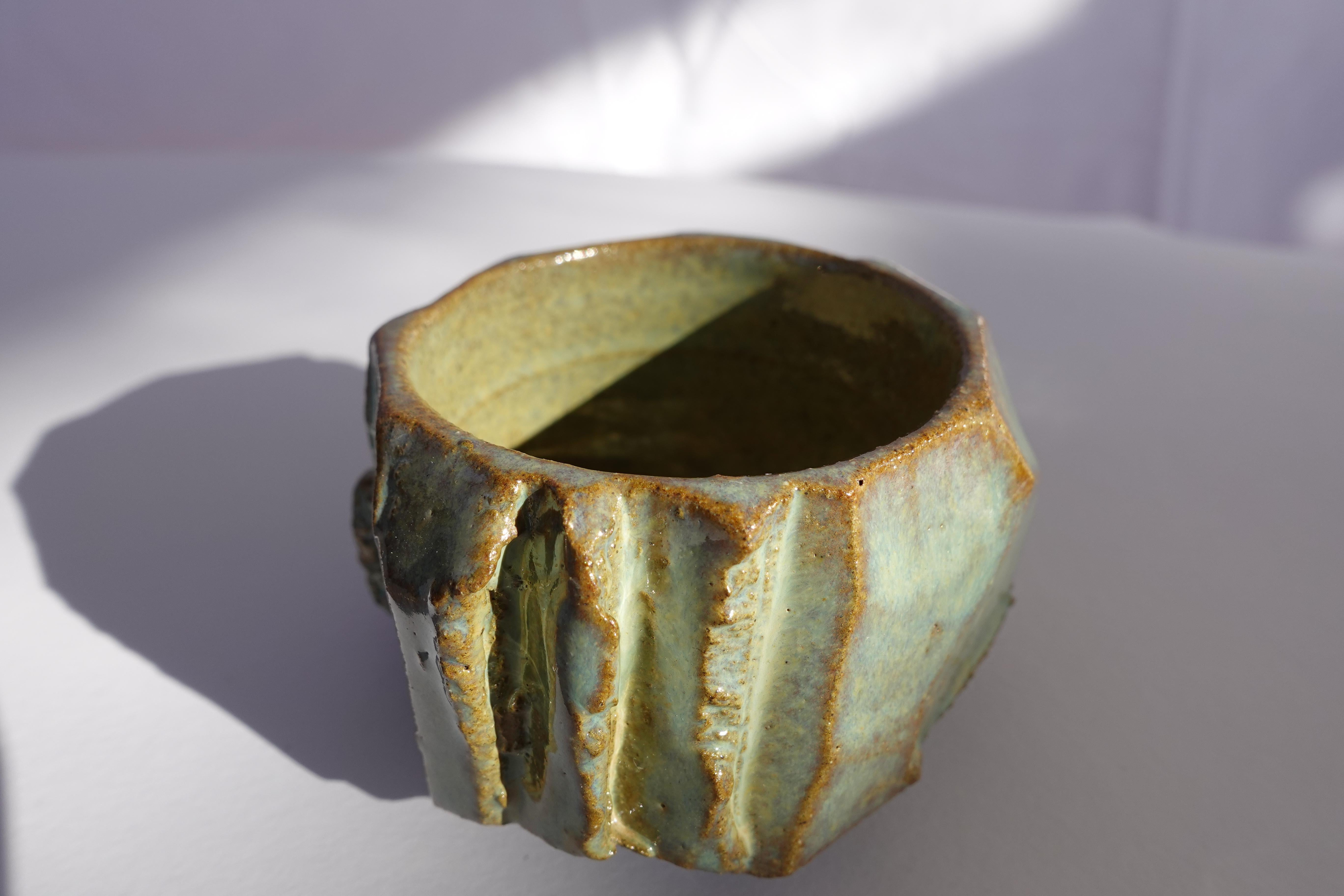 Tasse à expresso sculptée Kurinuki - Vase en grès Wabi-Sabi en vente 3