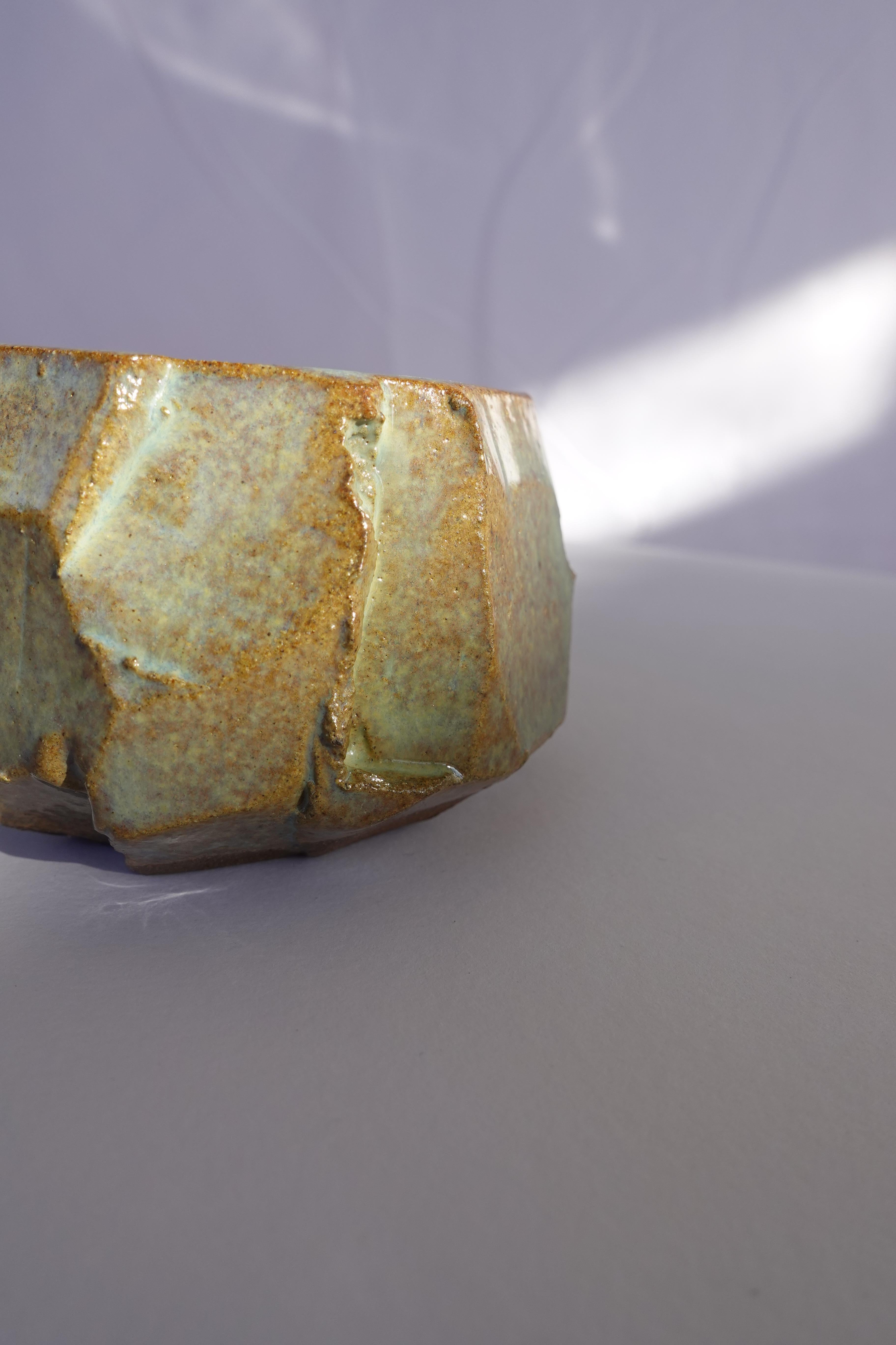 Tasse à expresso sculptée Kurinuki - Vase en grès Wabi-Sabi en vente 5