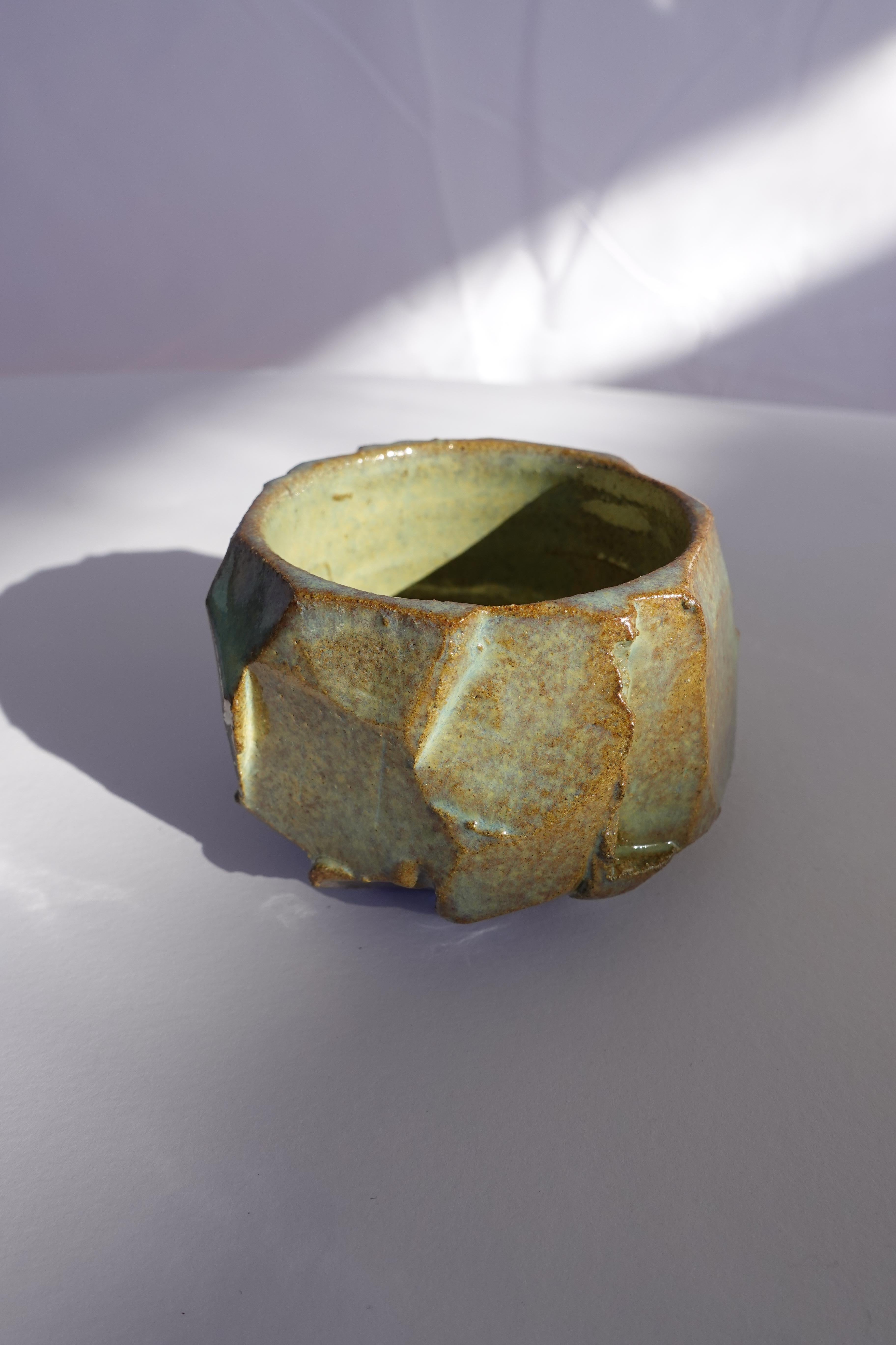 Tasse à expresso sculptée Kurinuki - Vase en grès Wabi-Sabi en vente 6