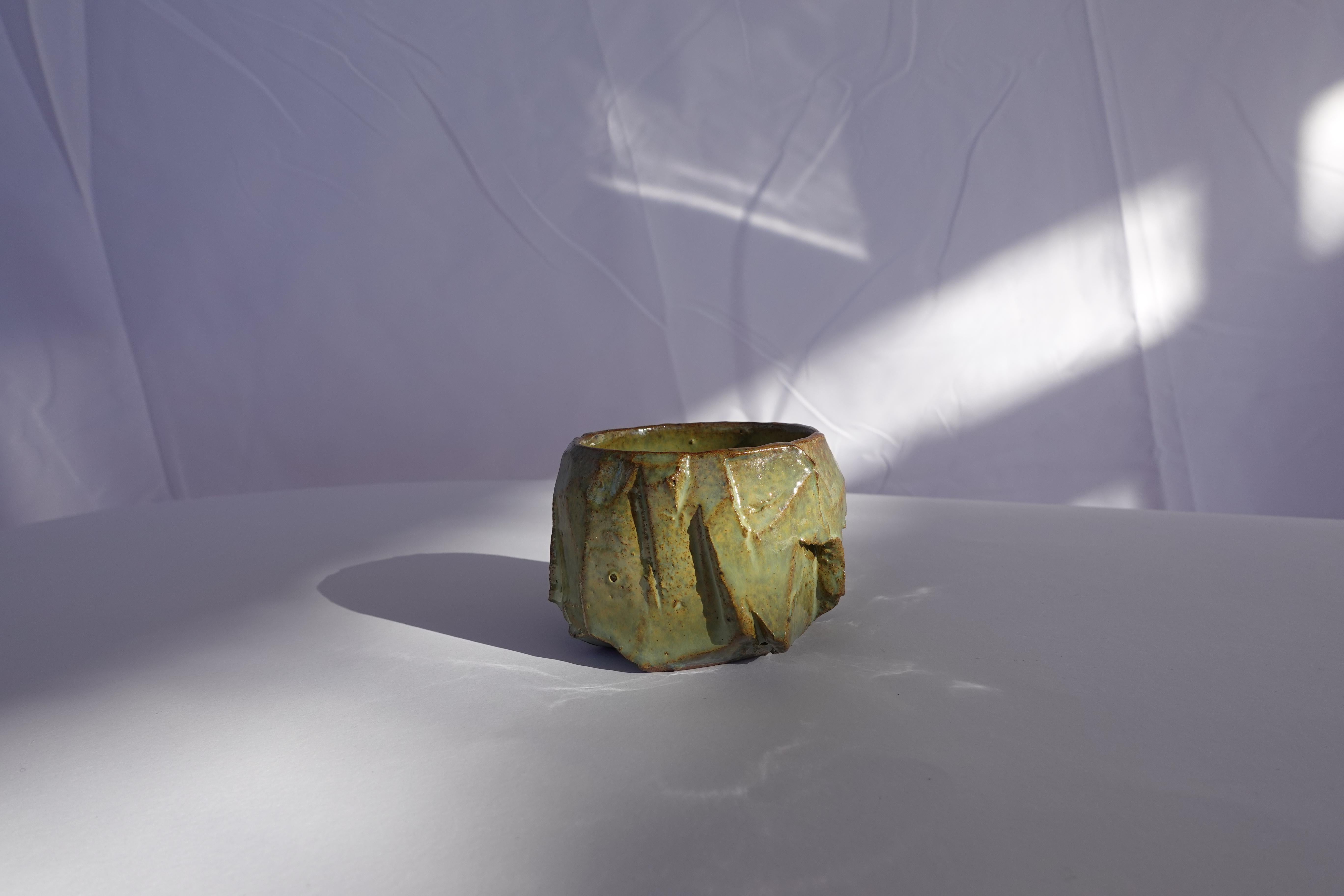 Français Coupe sculptée Kurinuki par Audrey Vo Van - Grès - Wabi-Sabi en vente