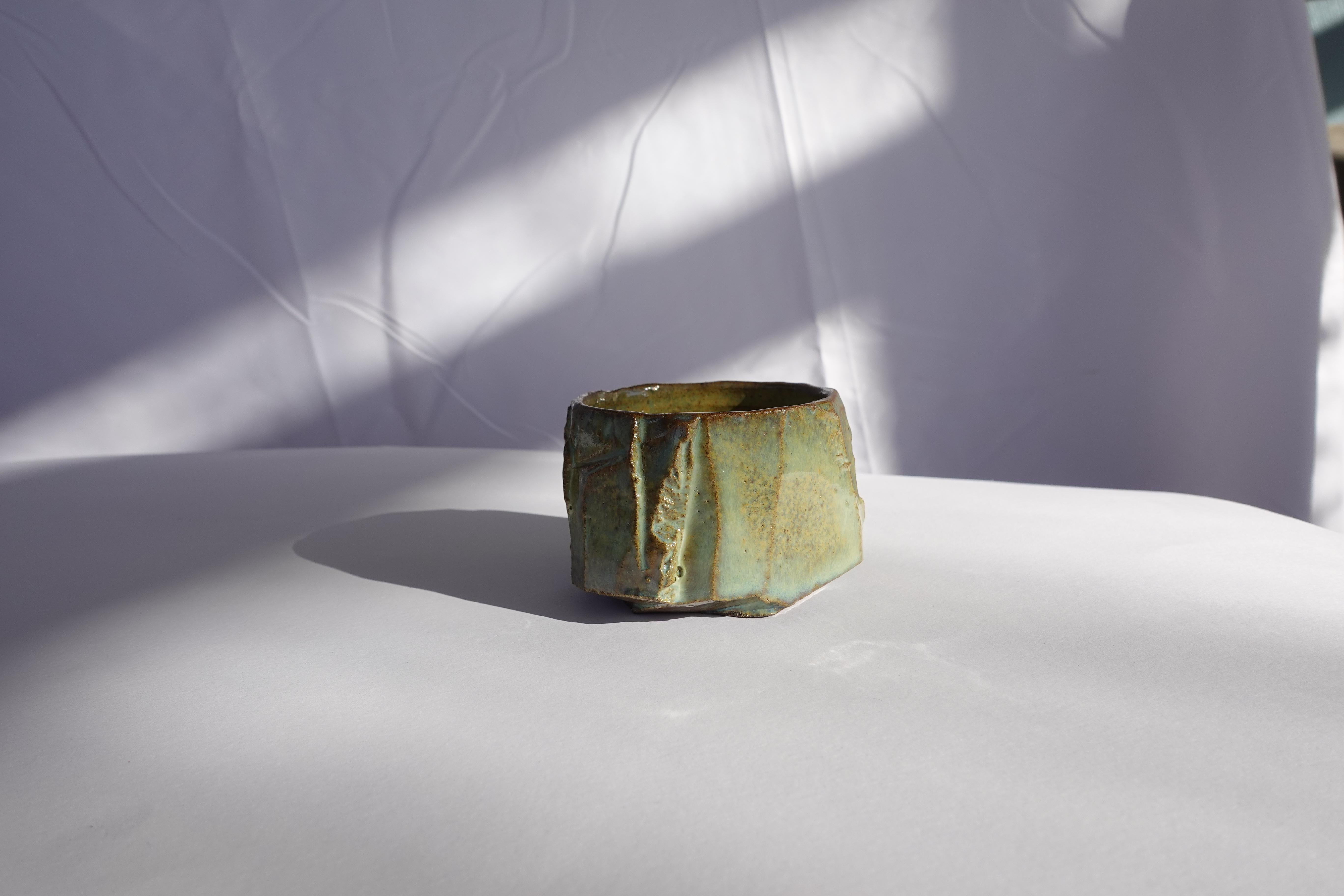 Français Coupe sculptée Kurinuki par Audrey Vo Van - Grès - Wabi-Sabi en vente