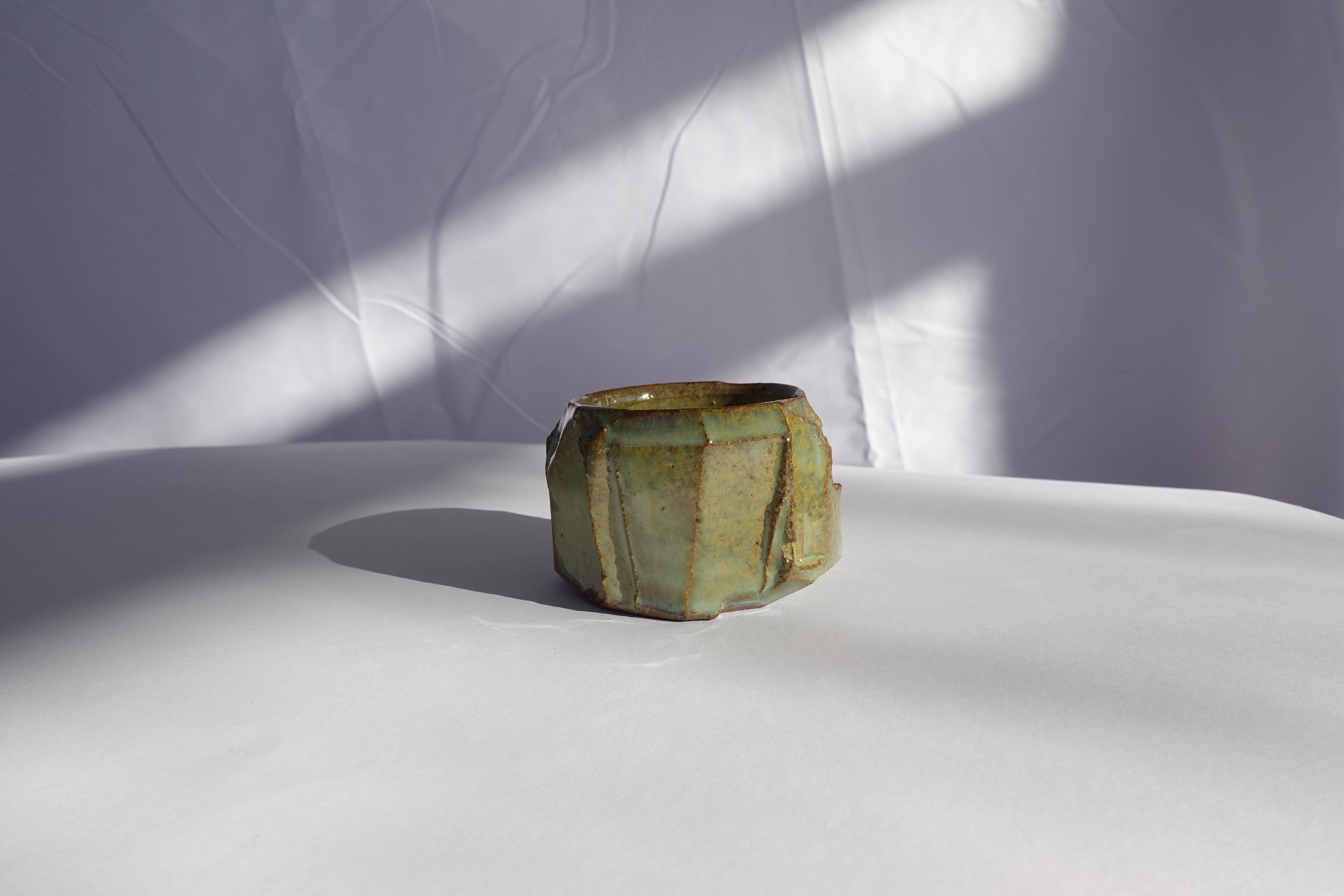 Français Coupe sculptée Kurinuki par Audrey Vo Van - Grès - Wabi-Sabi en vente