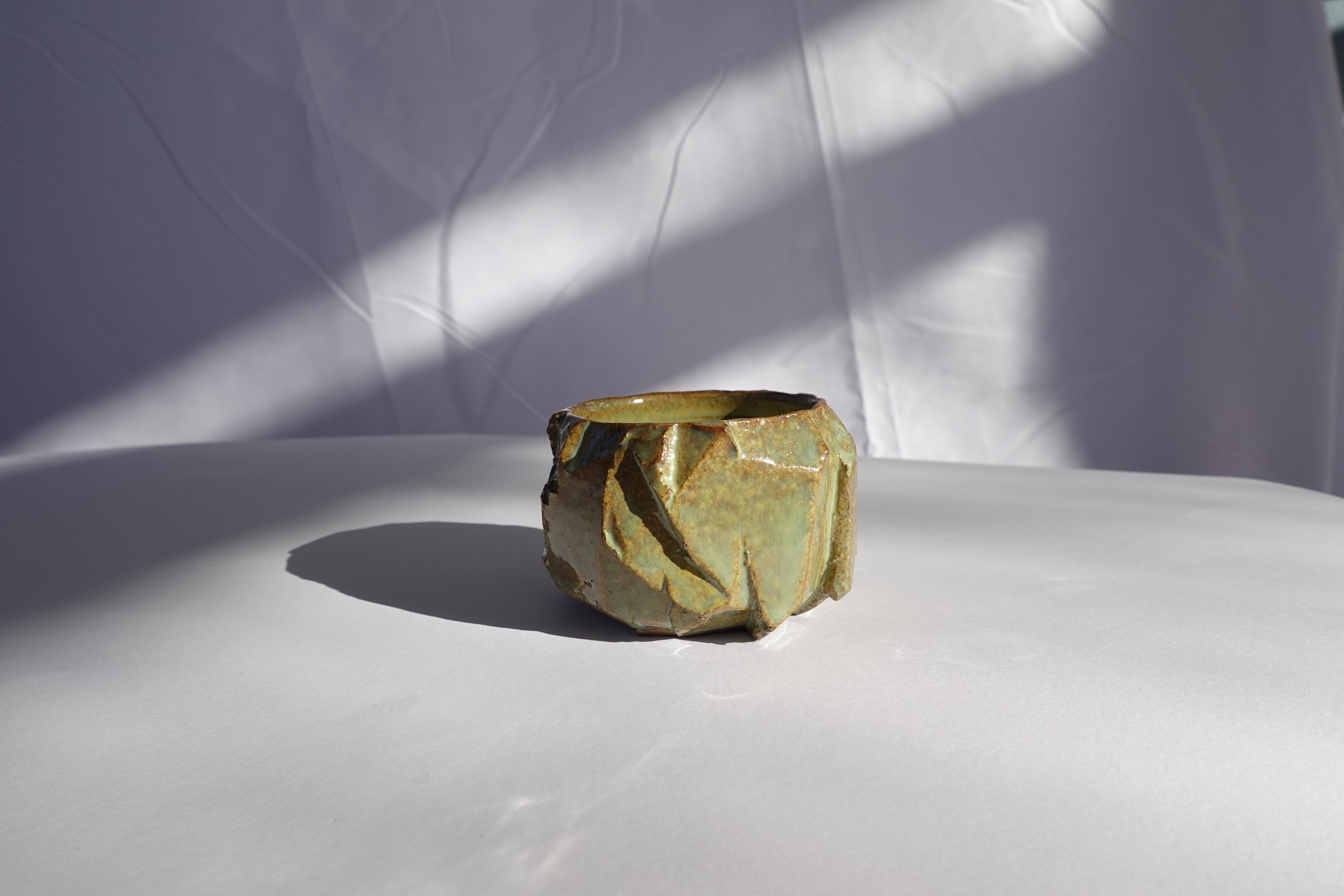 Français Coupe sculptée Kurinuki par Audrey Vo Van - Grès - Wabi-Sabi en vente