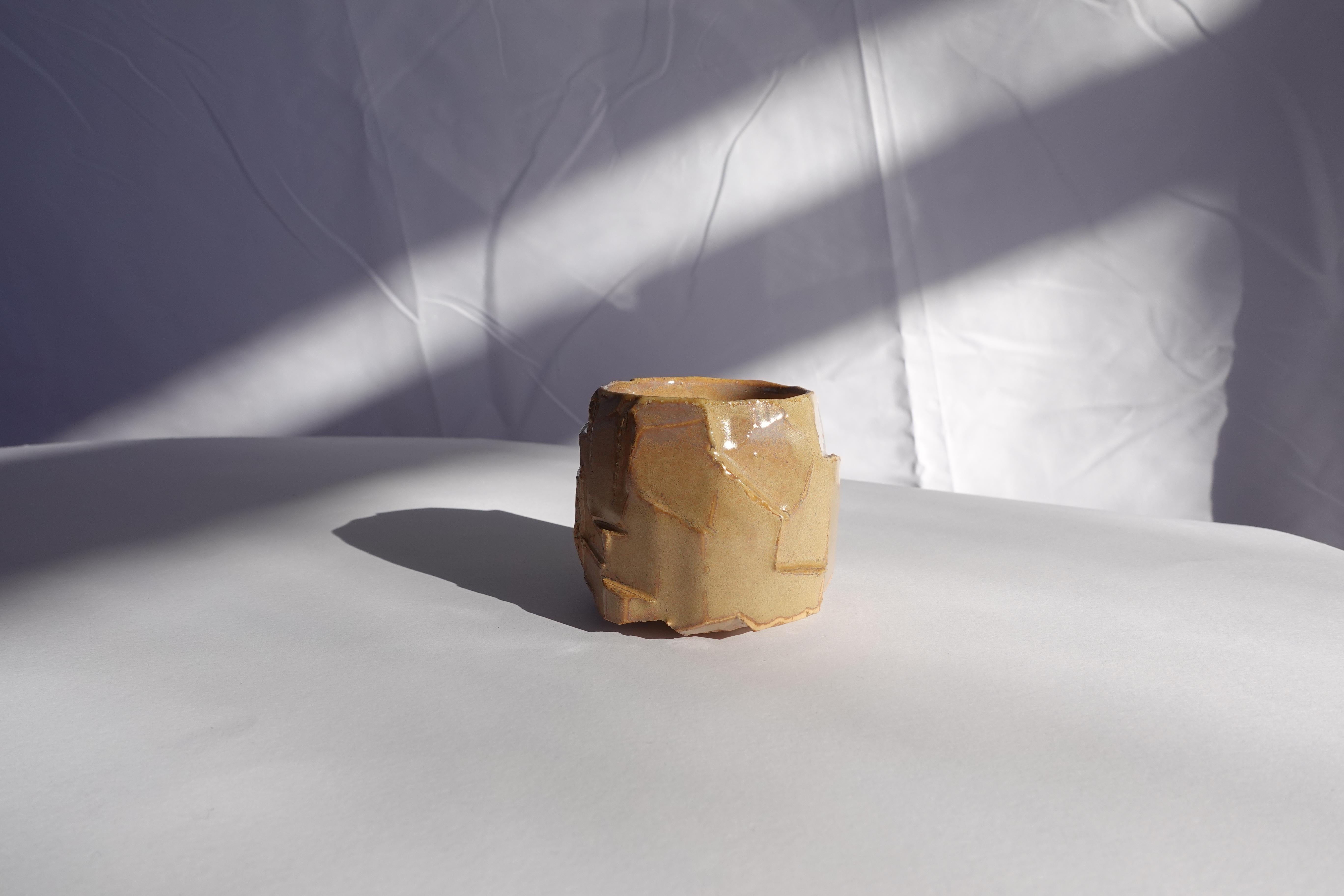 Sculpté à la main Coupe sculptée Kurinuki par Audrey Vo Van - Grès - Wabi-Sabi en vente