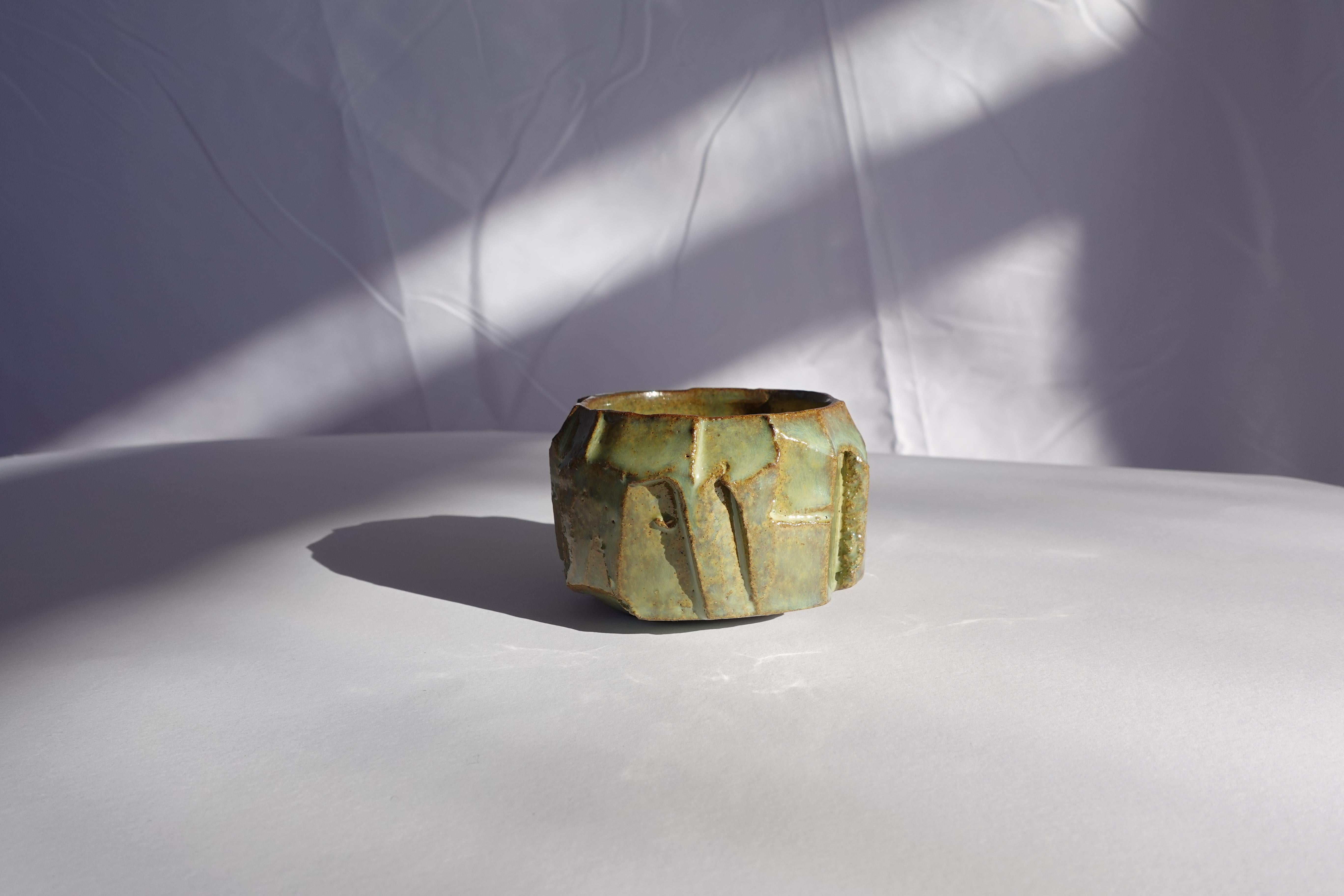 Coupe sculptée Kurinuki par Audrey Vo Van - Grès - Wabi-Sabi Neuf - En vente à PRADES-LE-LEZ, FR
