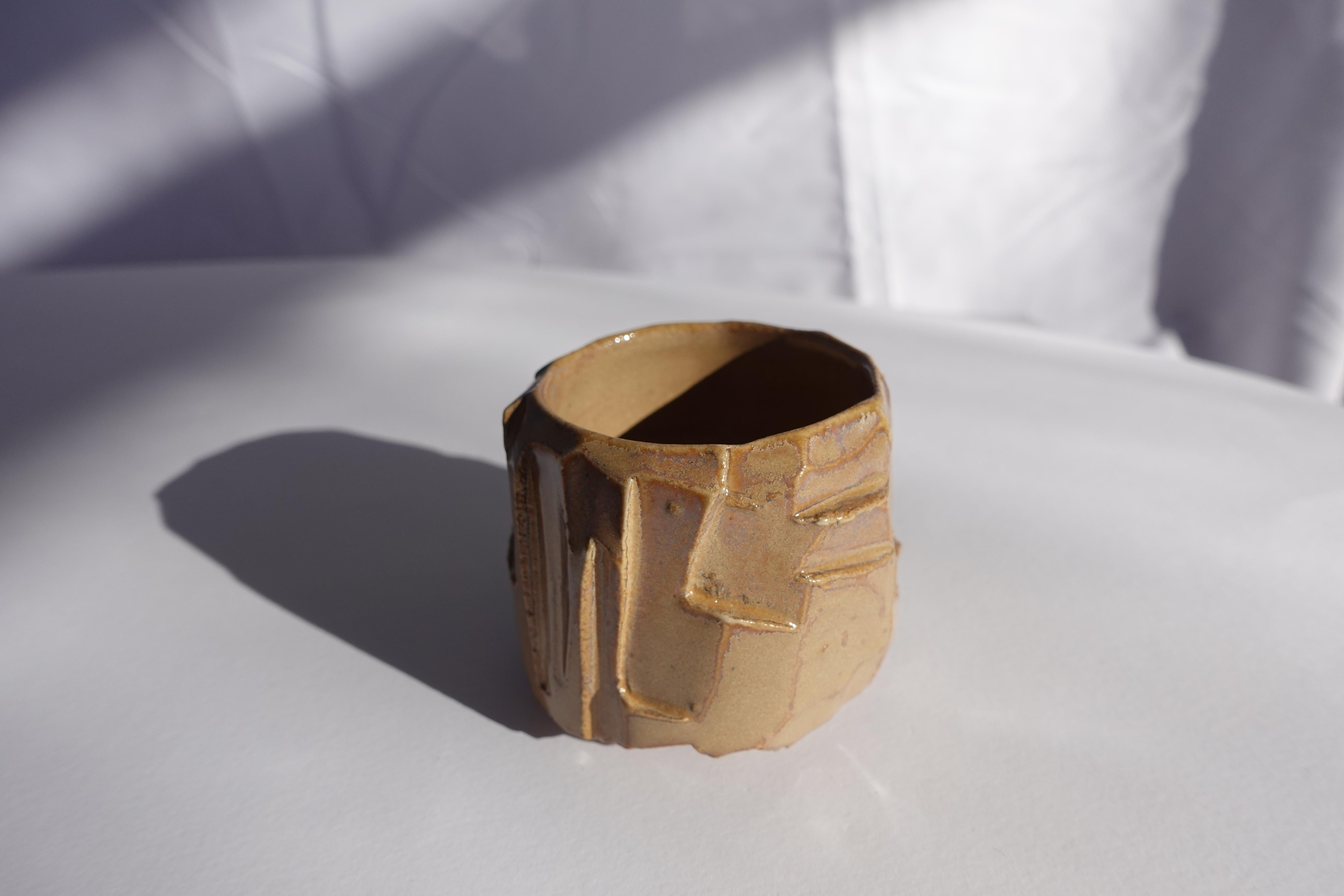 Céramique Coupe sculptée Kurinuki par Audrey Vo Van - Grès - Wabi-Sabi en vente