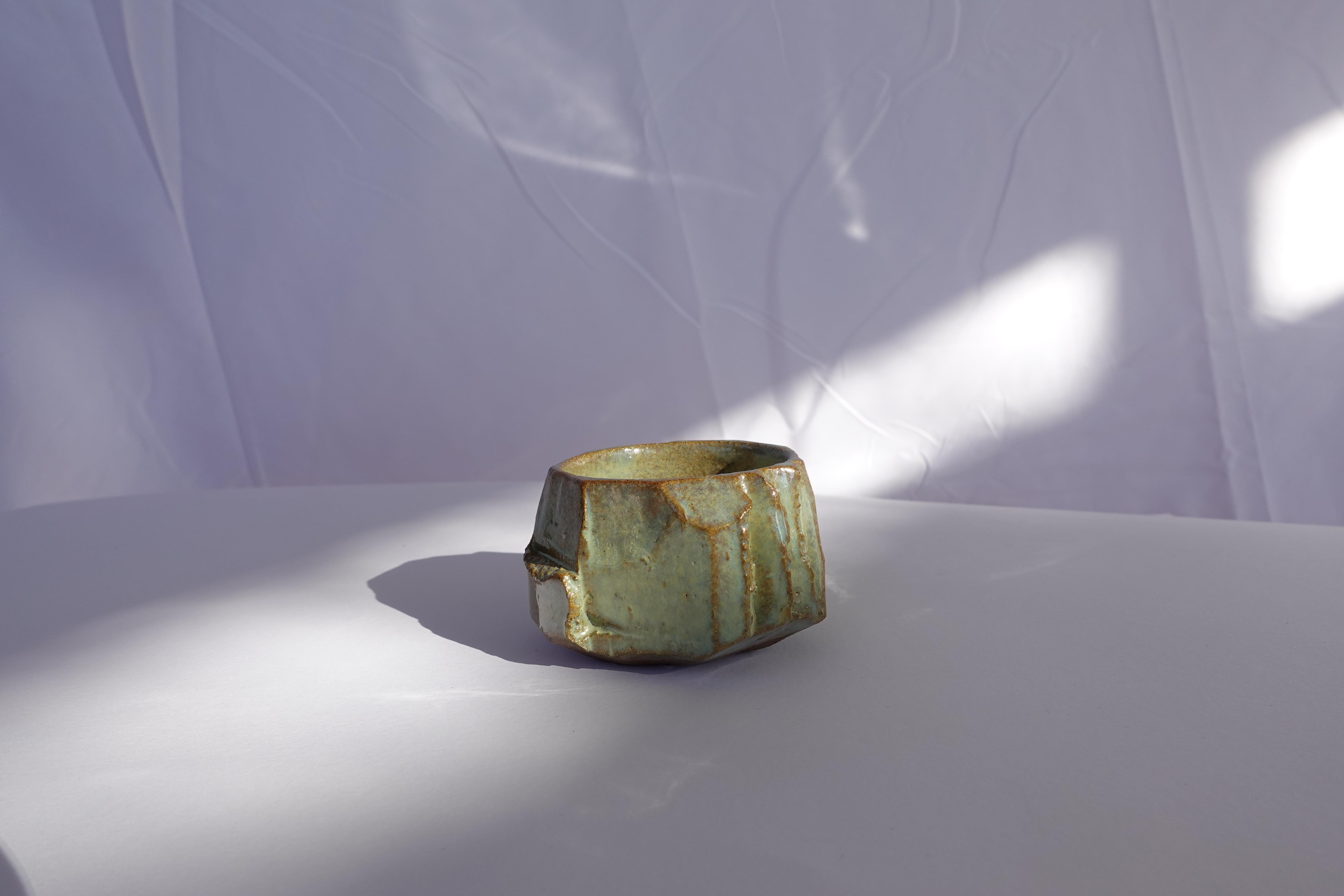 Tasse à expresso sculptée Kurinuki - Vase en grès Wabi-Sabi Neuf - En vente à PRADES-LE-LEZ, FR