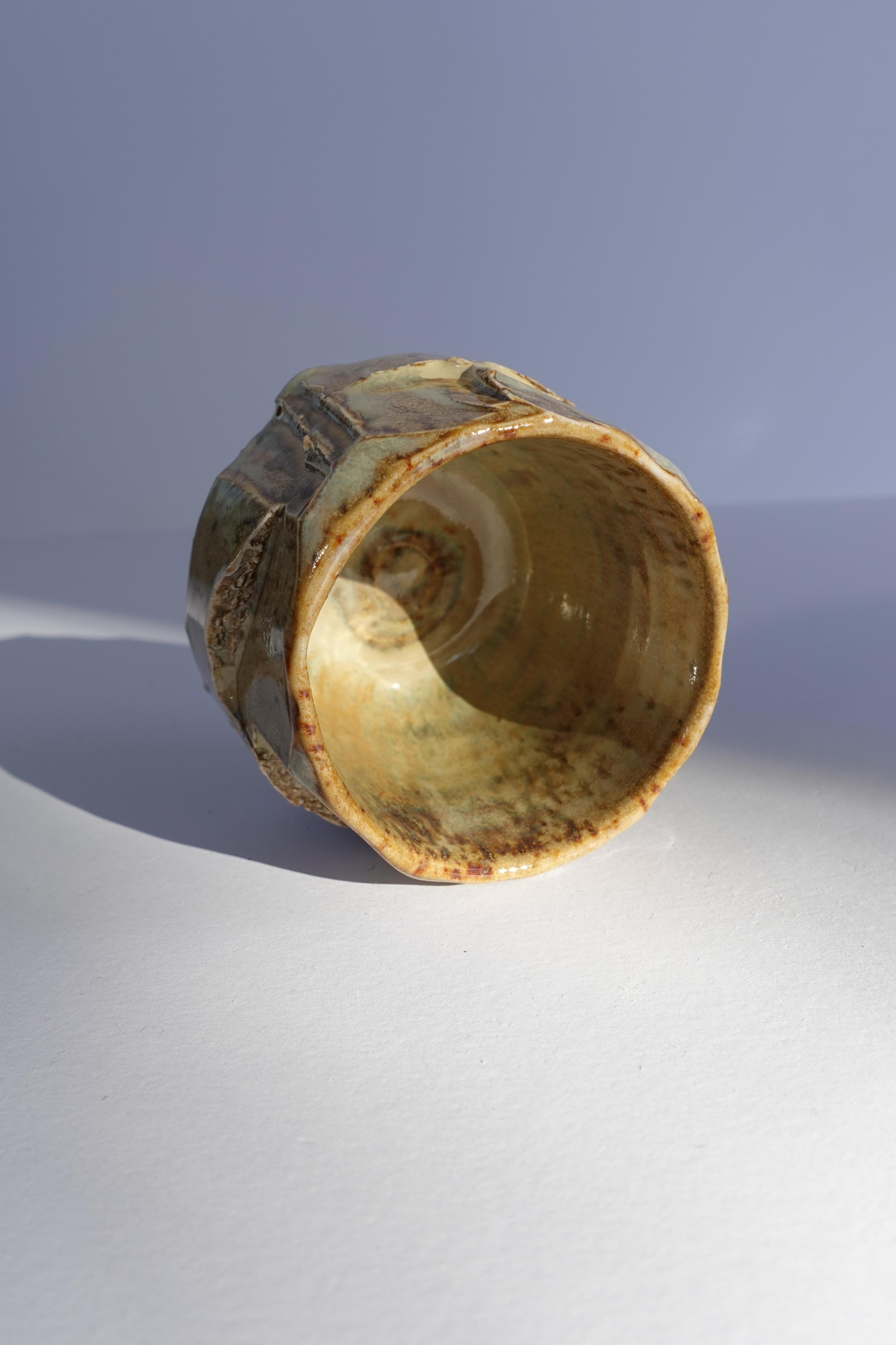 Sculpté à la main Tasse à espresso Kurinuki en vente