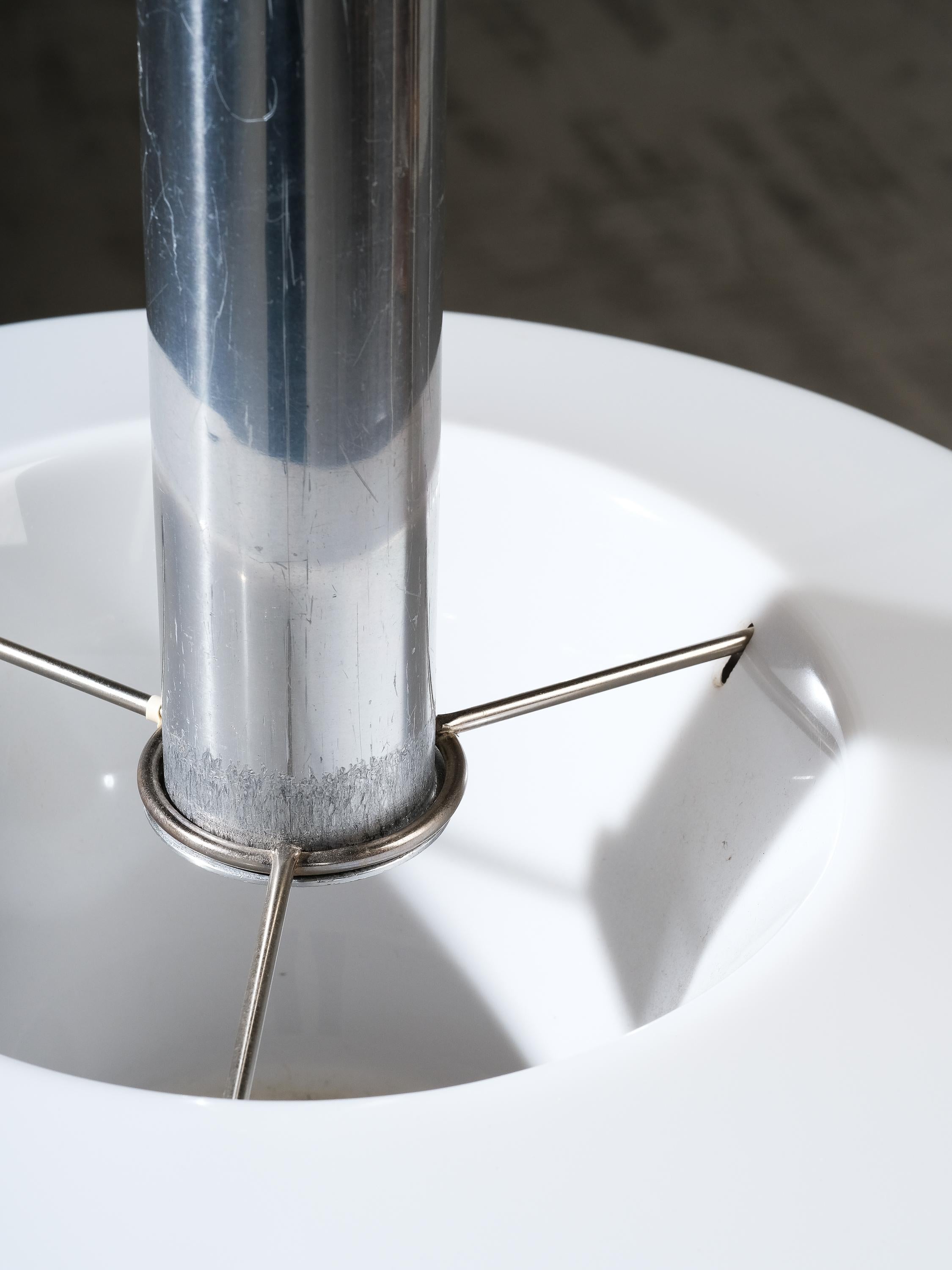 Milieu du XXe siècle Lampe suspendue Kurki par Yki Nummi pour Orno, Finlande, années 1960 en vente