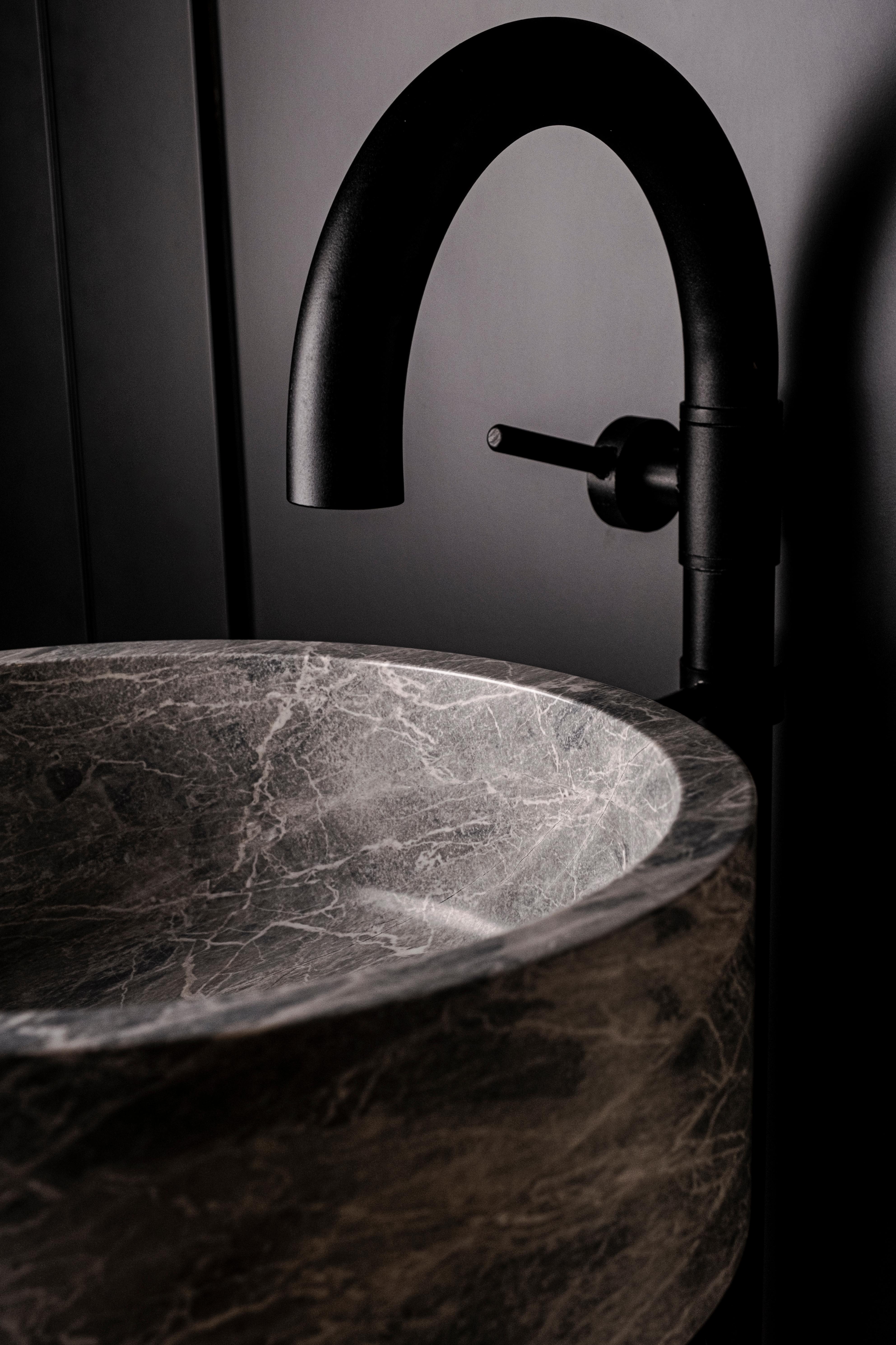 Designed by Yaman Pamukcu, Kurna was inspired by traditional bathroom products used in the past with the harmony of marble and metal and adapted to the present day with aesthetic touches. Feel the tradition in your bathrooms in the most natural way