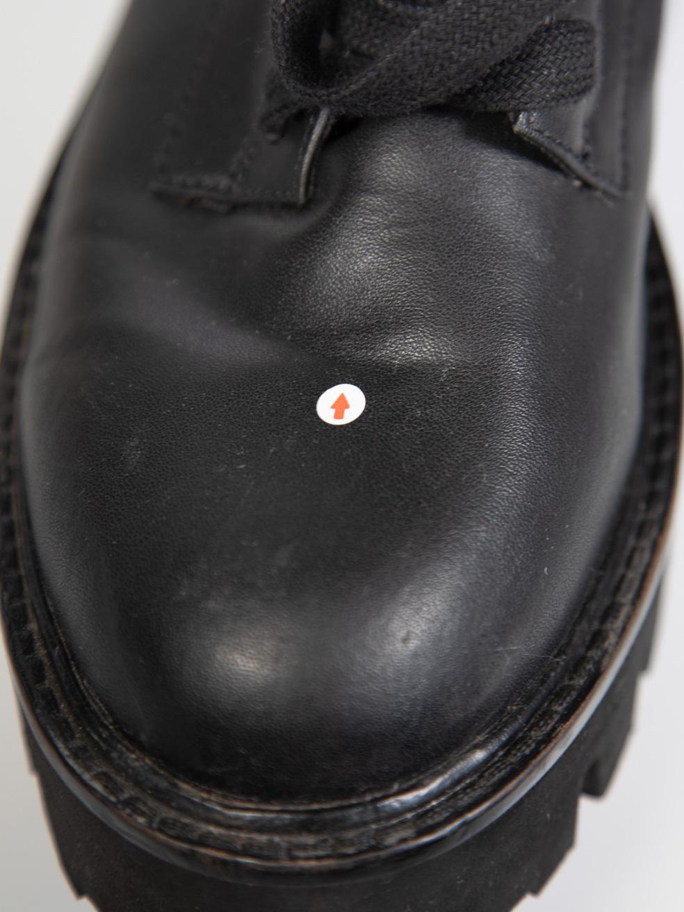 Kurt Geiger Bottes de combat en cuir végétal noir Taille IT 39 en vente 1