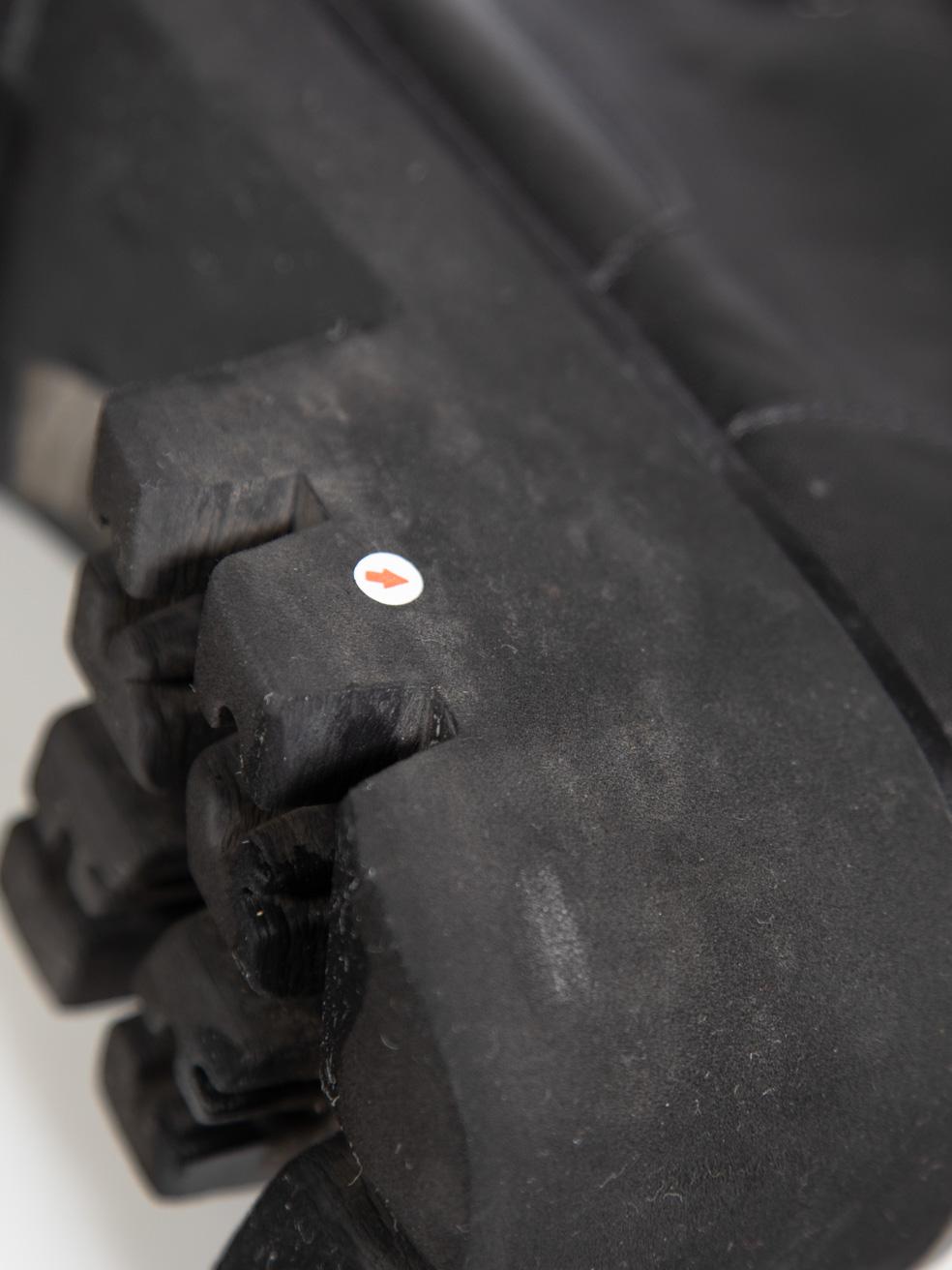 Kurt Geiger Bottes de combat en cuir végétal noir Taille IT 39 en vente 3