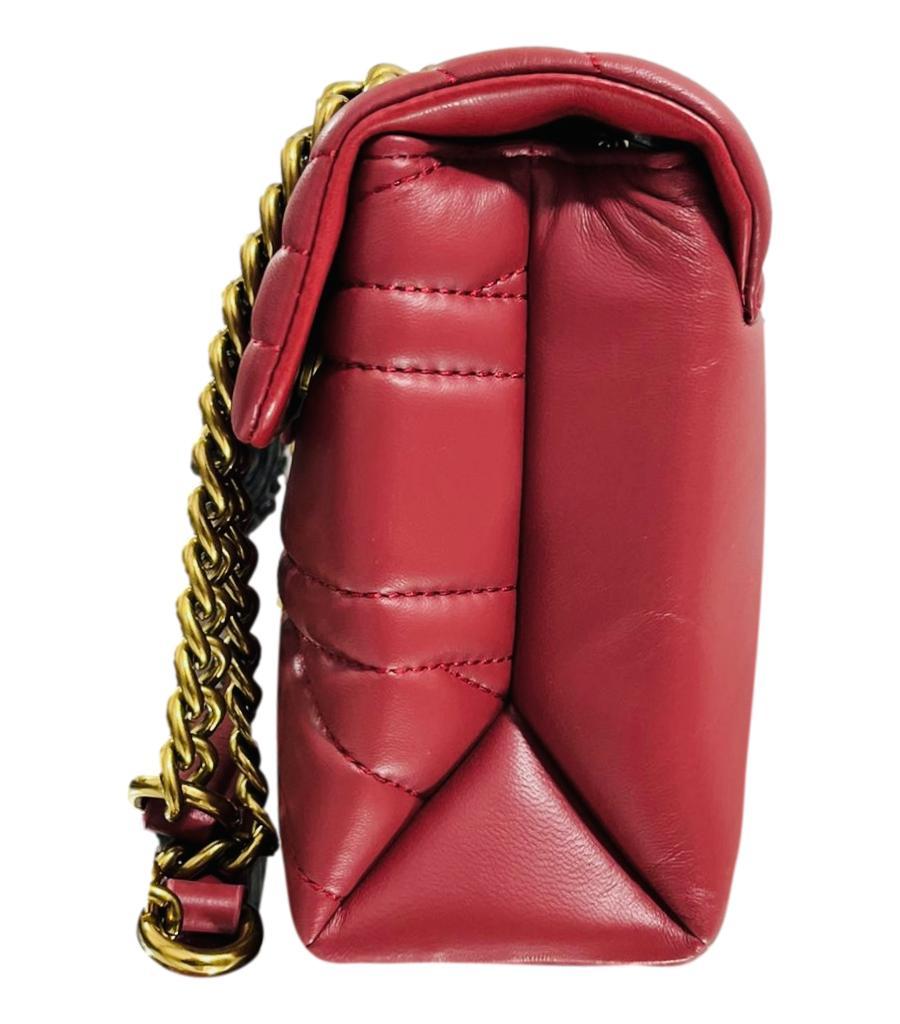 Kurt Geiger Kensington Union Jack Leather Bag
Red burgundy shoulder bag crafted from soft quilted leather shaped into Union Jack.
Detailed with aged gold Eagle head on a flap magnetic closure.
Featuring chain strap that can be doubled up as carry