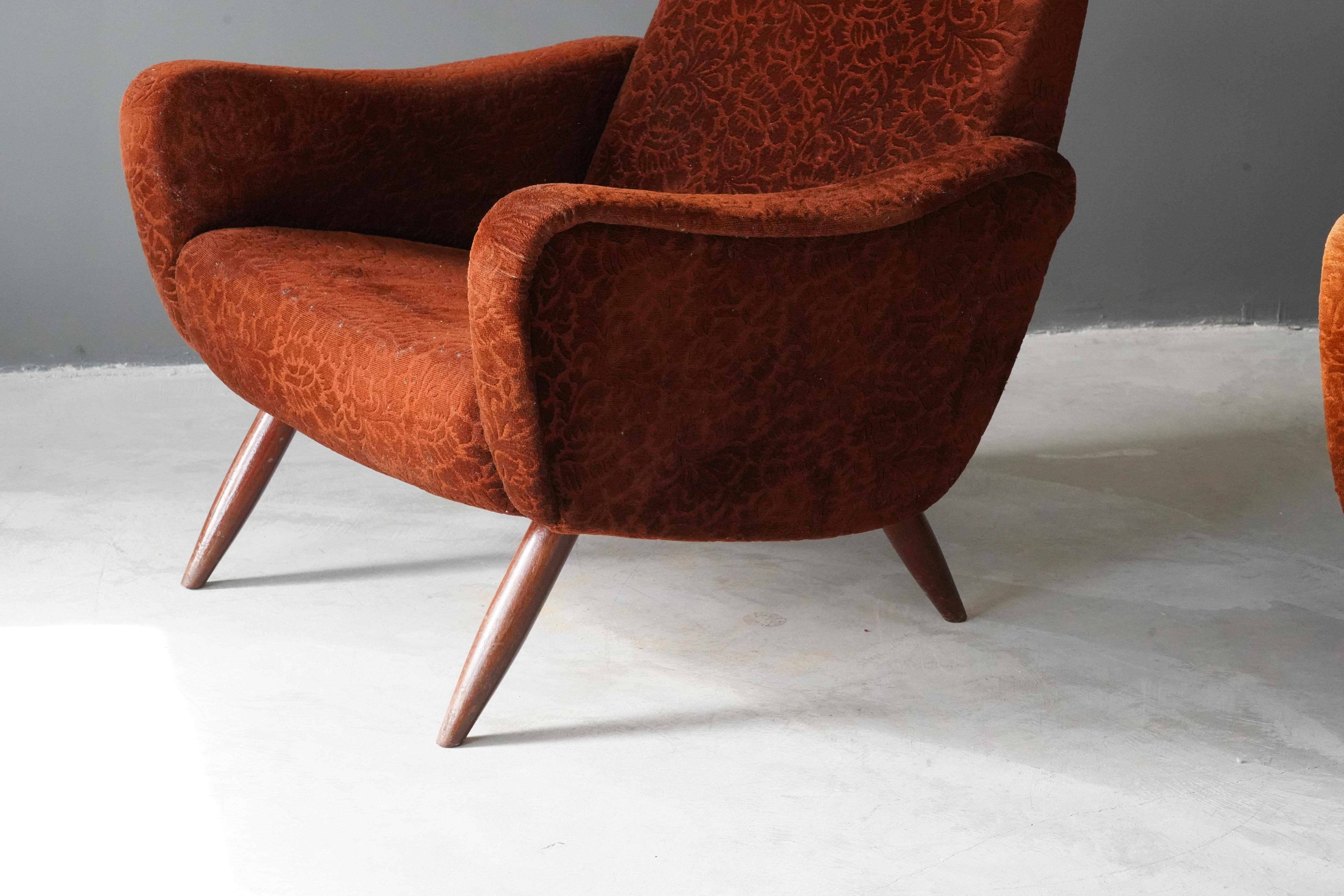 Mid-Century Modern Kurt Hvitsjö, Freeform Lounge Chairs, Fabric, Stained Wood, Isku, Finland, 1950s